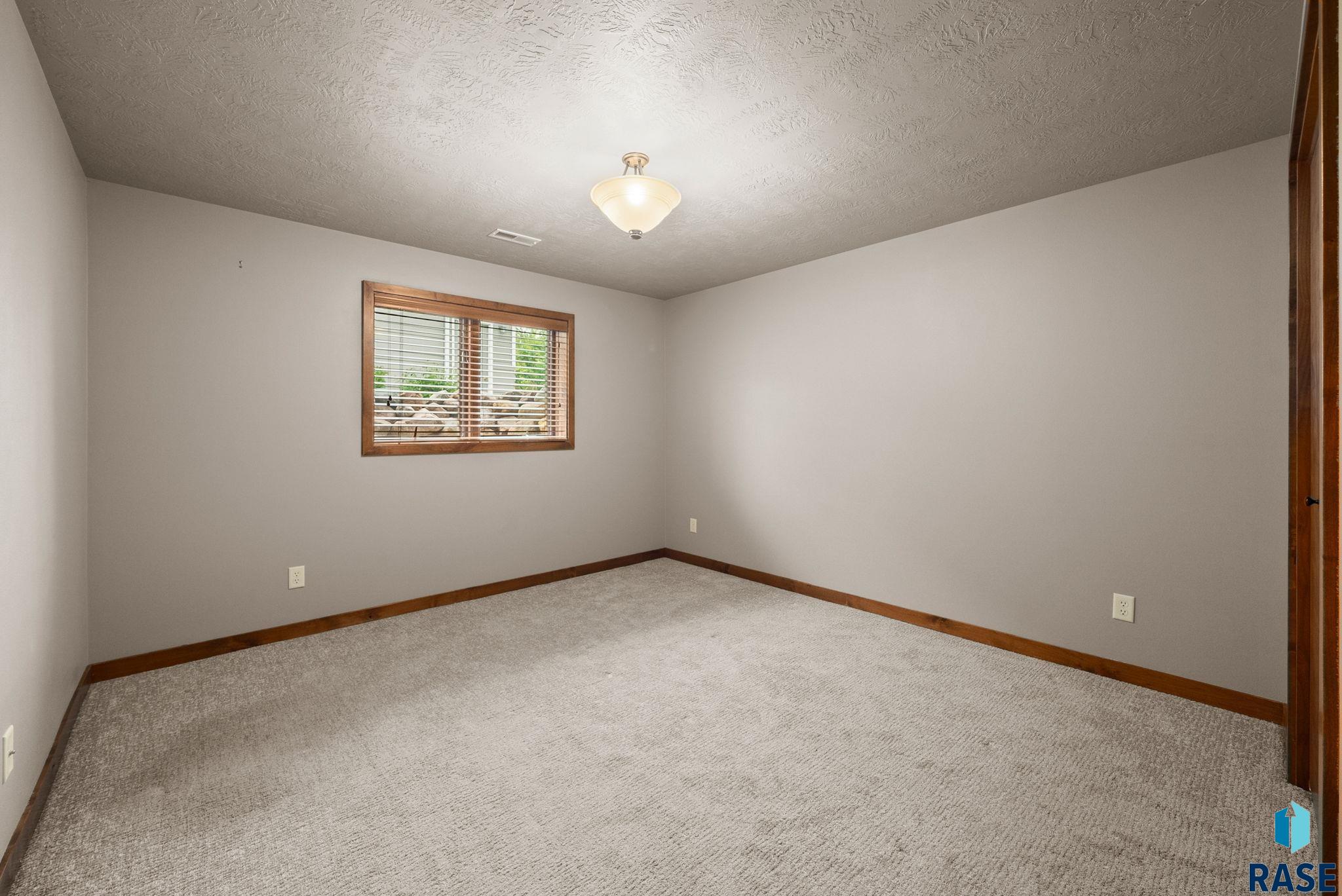 1325 W Whitechurch Ln Lane, Sioux Falls, New Jersey image 34