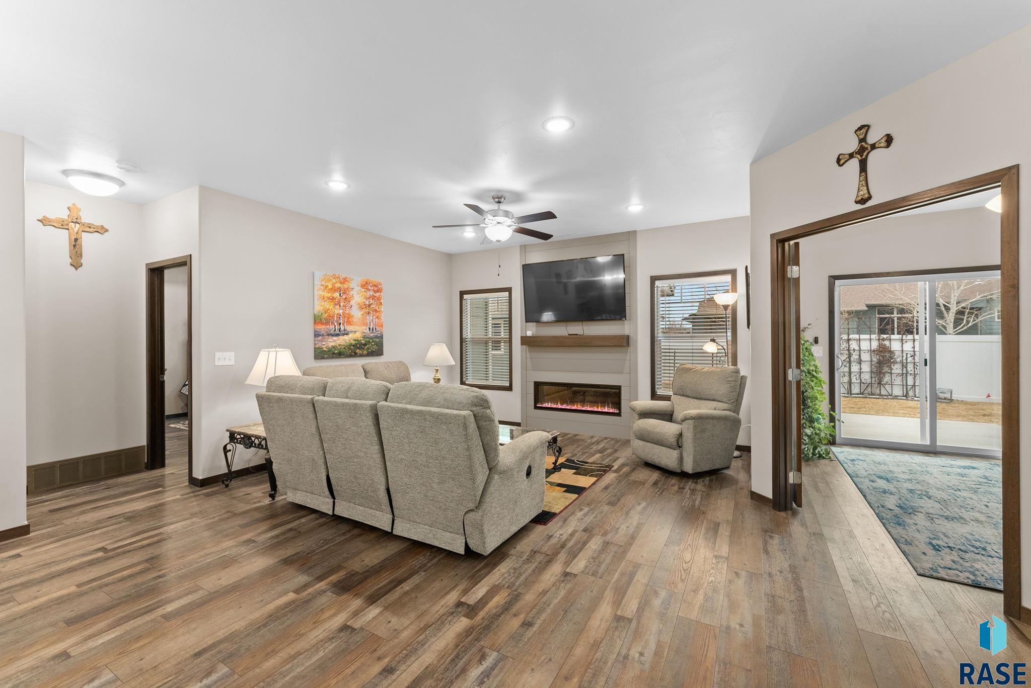 Sioux Falls, South Dakota 57108, United States, 2 Bedrooms Bedrooms, ,2 BathroomsBathrooms,Residential,Pending,8591