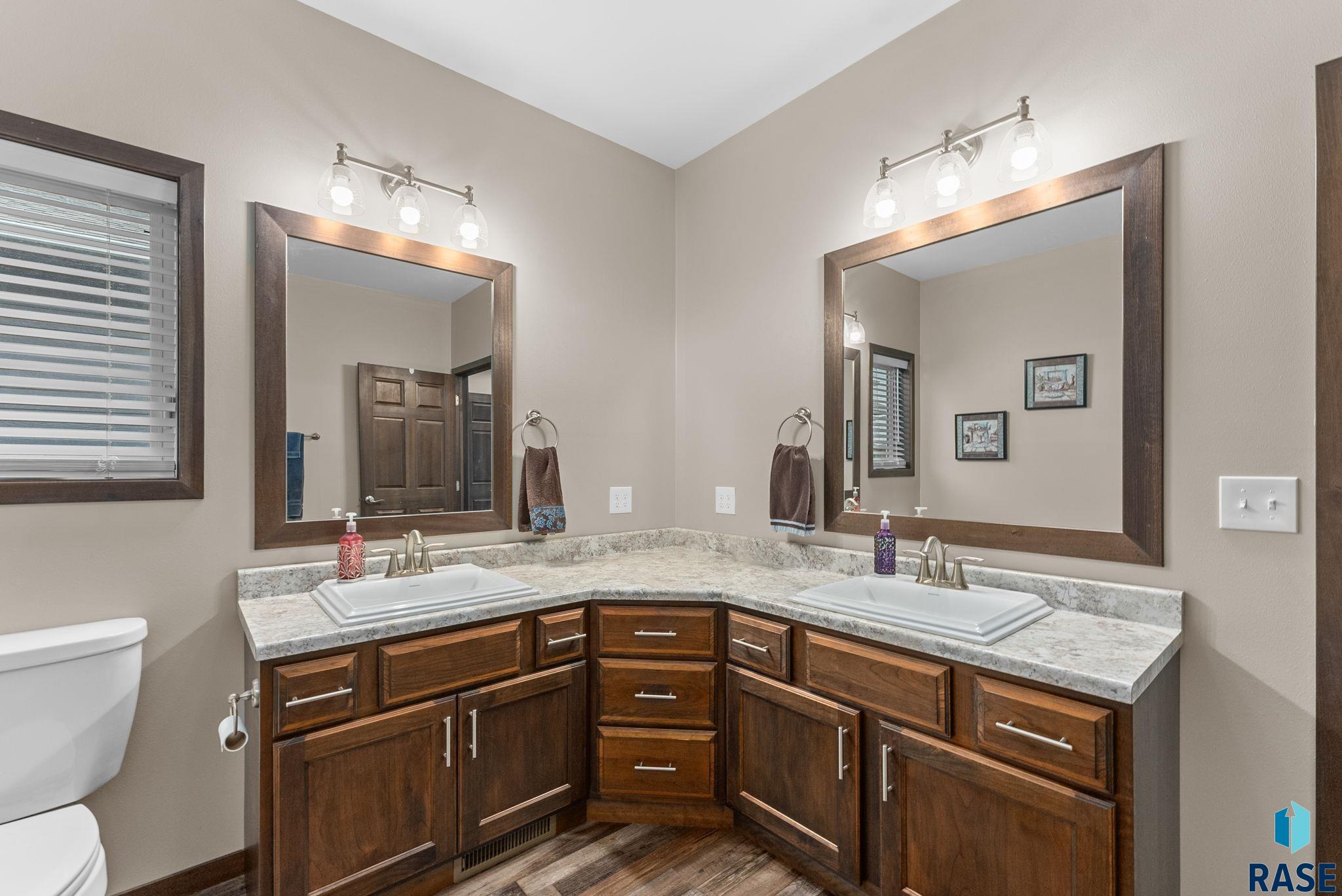 Sioux Falls, South Dakota 57108, United States, 2 Bedrooms Bedrooms, ,2 BathroomsBathrooms,Residential,Pending,8591