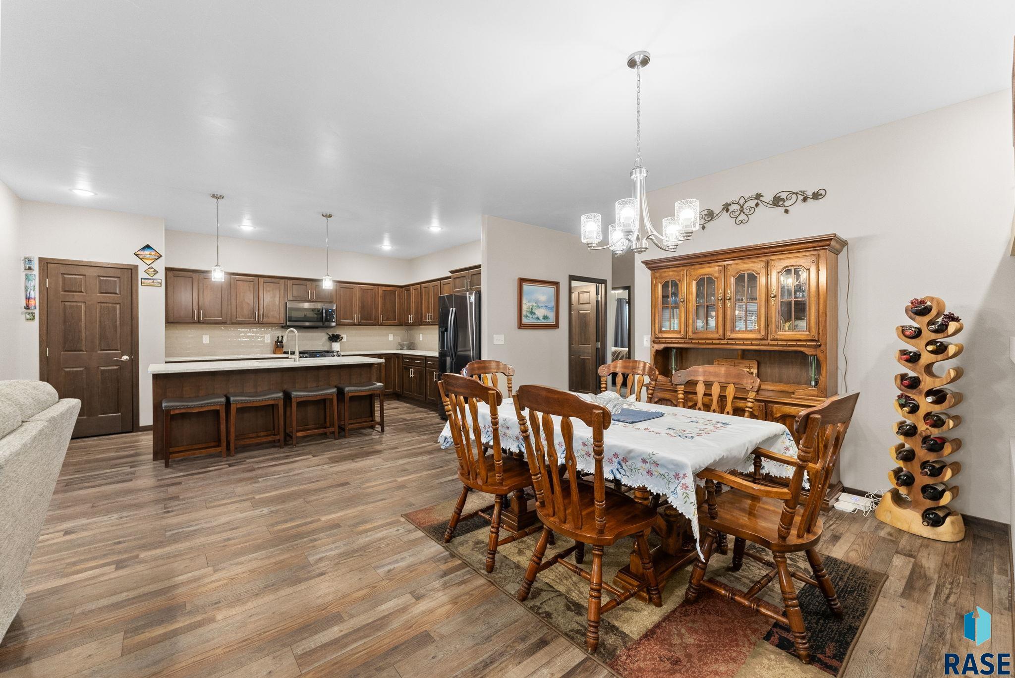 Sioux Falls, South Dakota 57108, United States, 2 Bedrooms Bedrooms, ,2 BathroomsBathrooms,Residential,Pending,8591