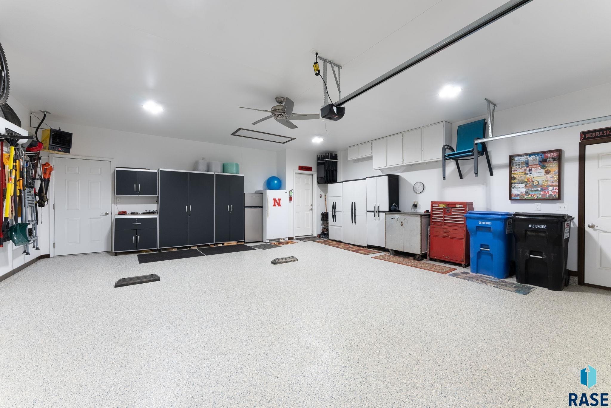 Sioux Falls, South Dakota 57108, United States, 2 Bedrooms Bedrooms, ,2 BathroomsBathrooms,Residential,Pending,8591