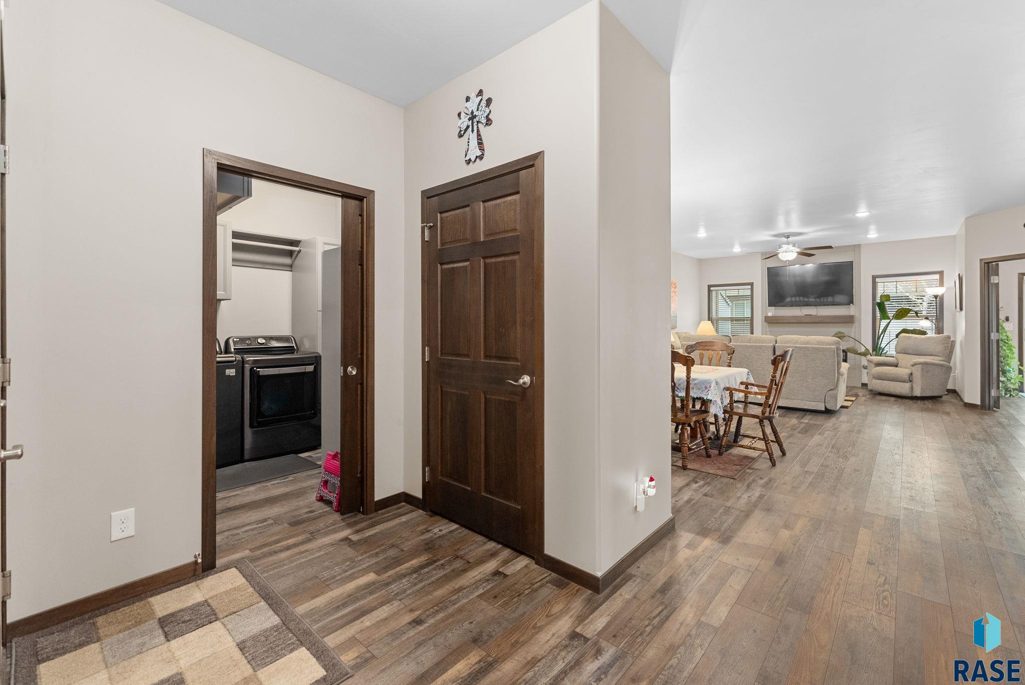 Sioux Falls, South Dakota 57108, United States, 2 Bedrooms Bedrooms, ,2 BathroomsBathrooms,Residential,Pending,8591