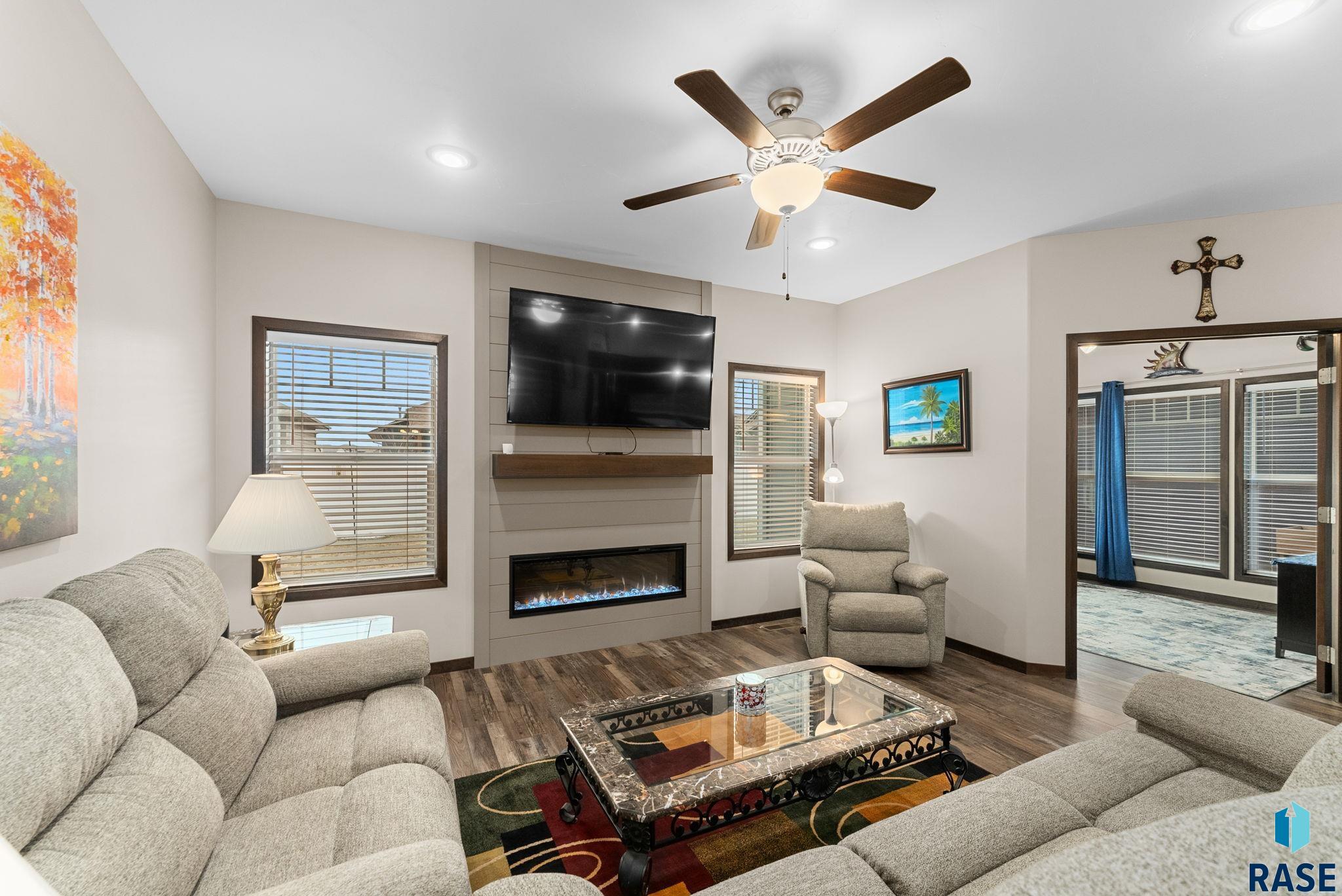 Sioux Falls, South Dakota 57108, United States, 2 Bedrooms Bedrooms, ,2 BathroomsBathrooms,Residential,Pending,8591