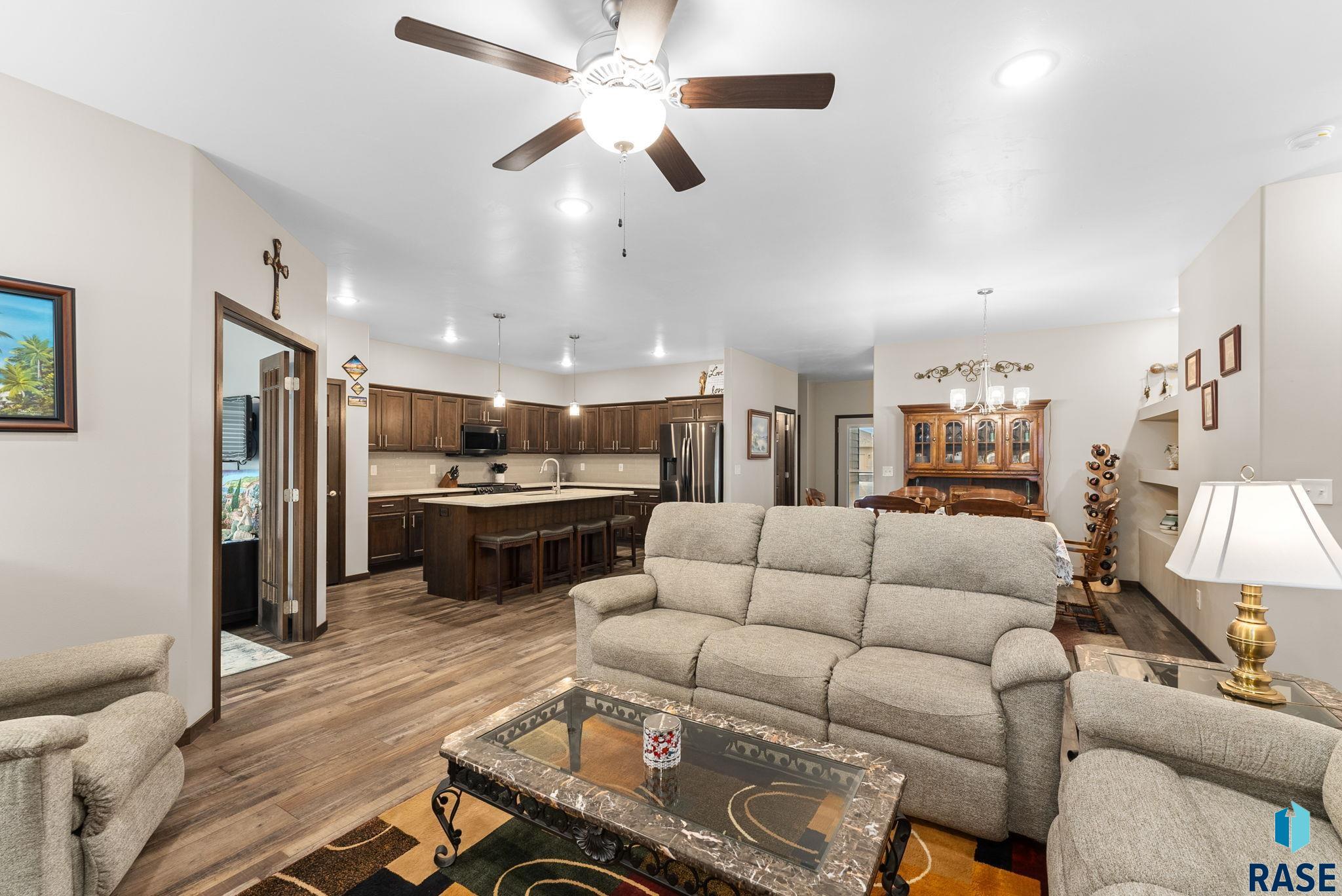 Sioux Falls, South Dakota 57108, United States, 2 Bedrooms Bedrooms, ,2 BathroomsBathrooms,Residential,Pending,8591