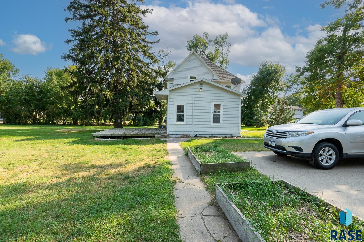 100 E Rummel Ave Avenue, Lennox, South Dakota image 4