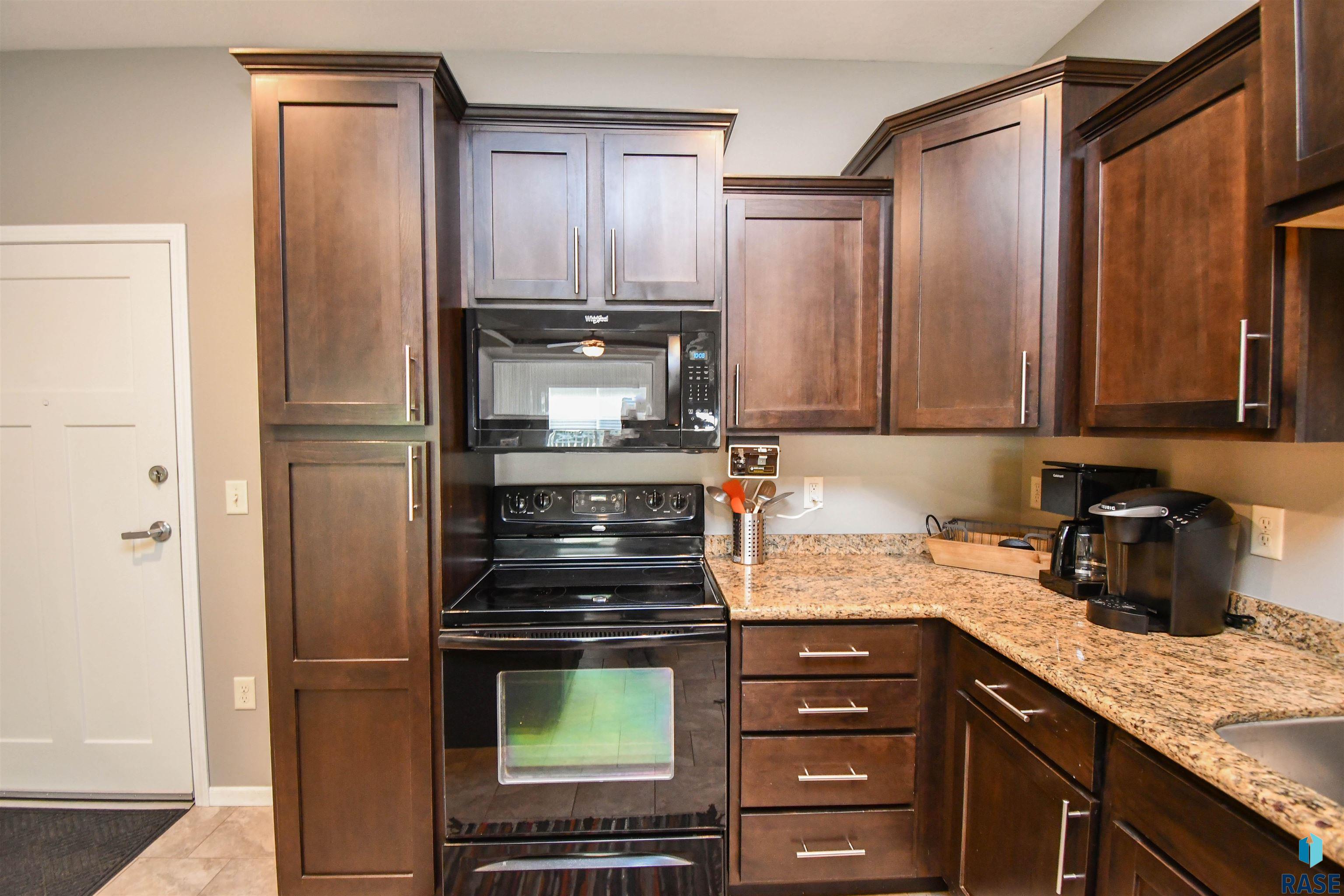7446 S Louise Ave Ave Avenue #302, Sioux Falls, New Jersey image 5