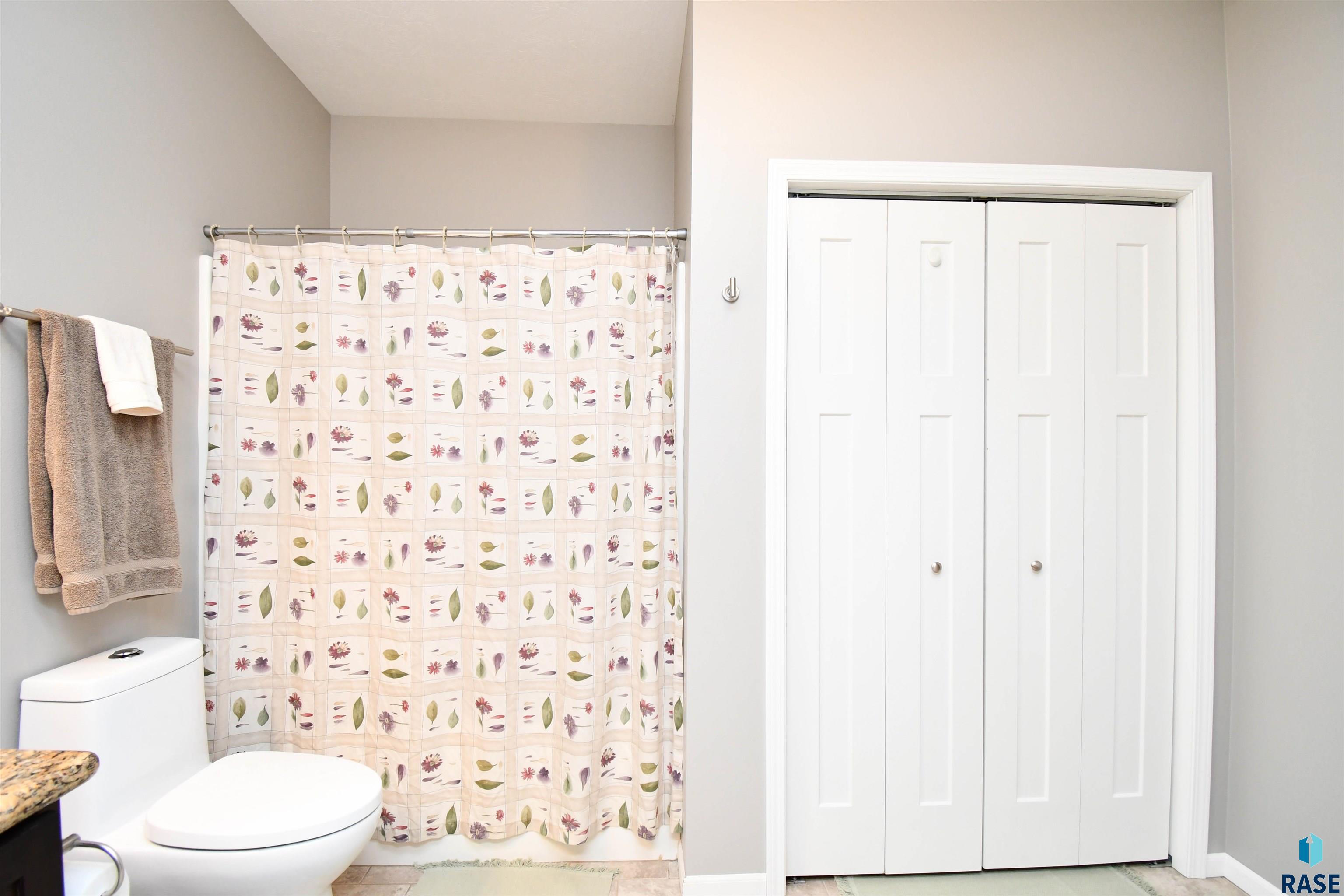 7446 S Louise Ave Ave Avenue #302, Sioux Falls, New Jersey image 16