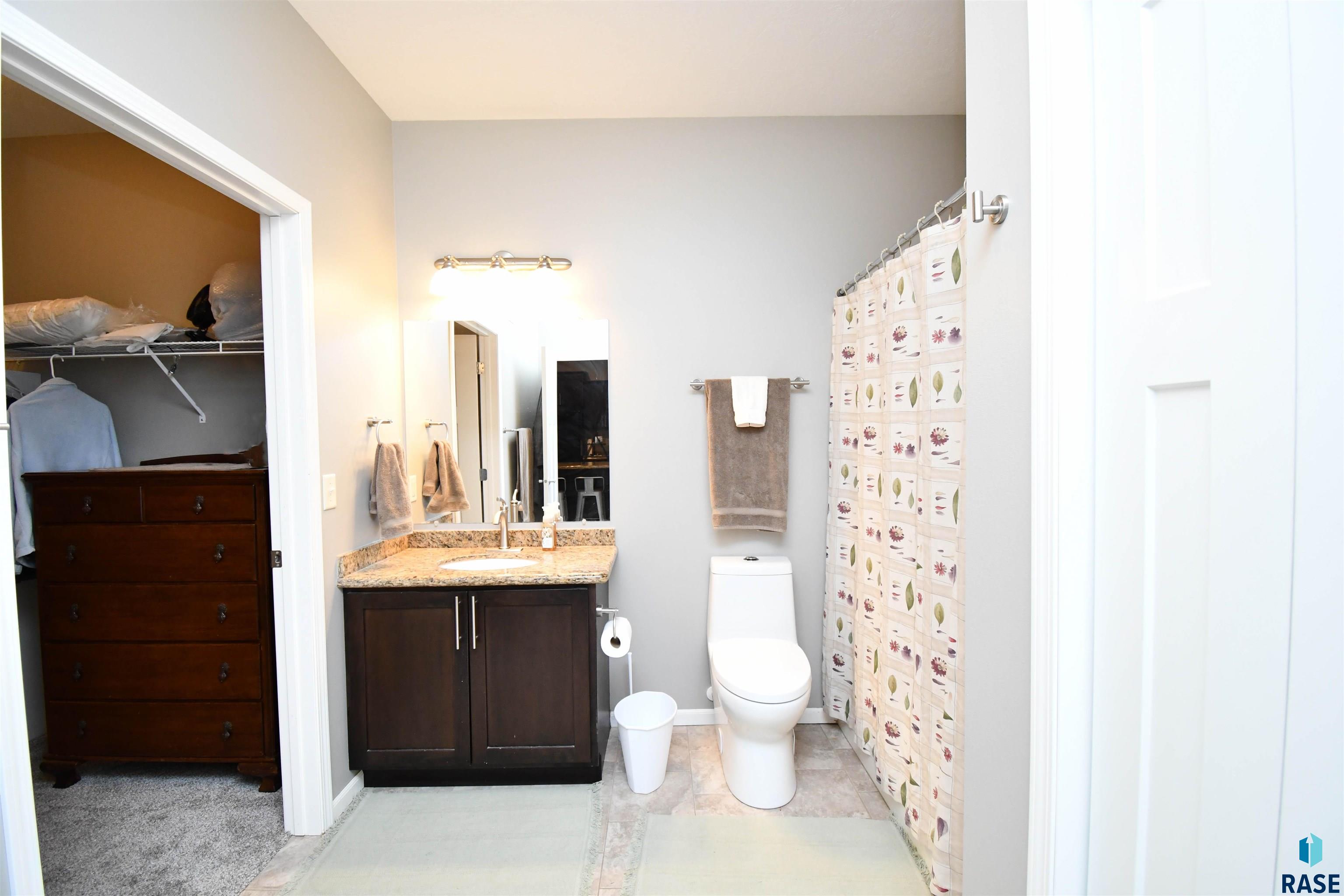 7446 S Louise Ave Ave Avenue #302, Sioux Falls, New Jersey image 15