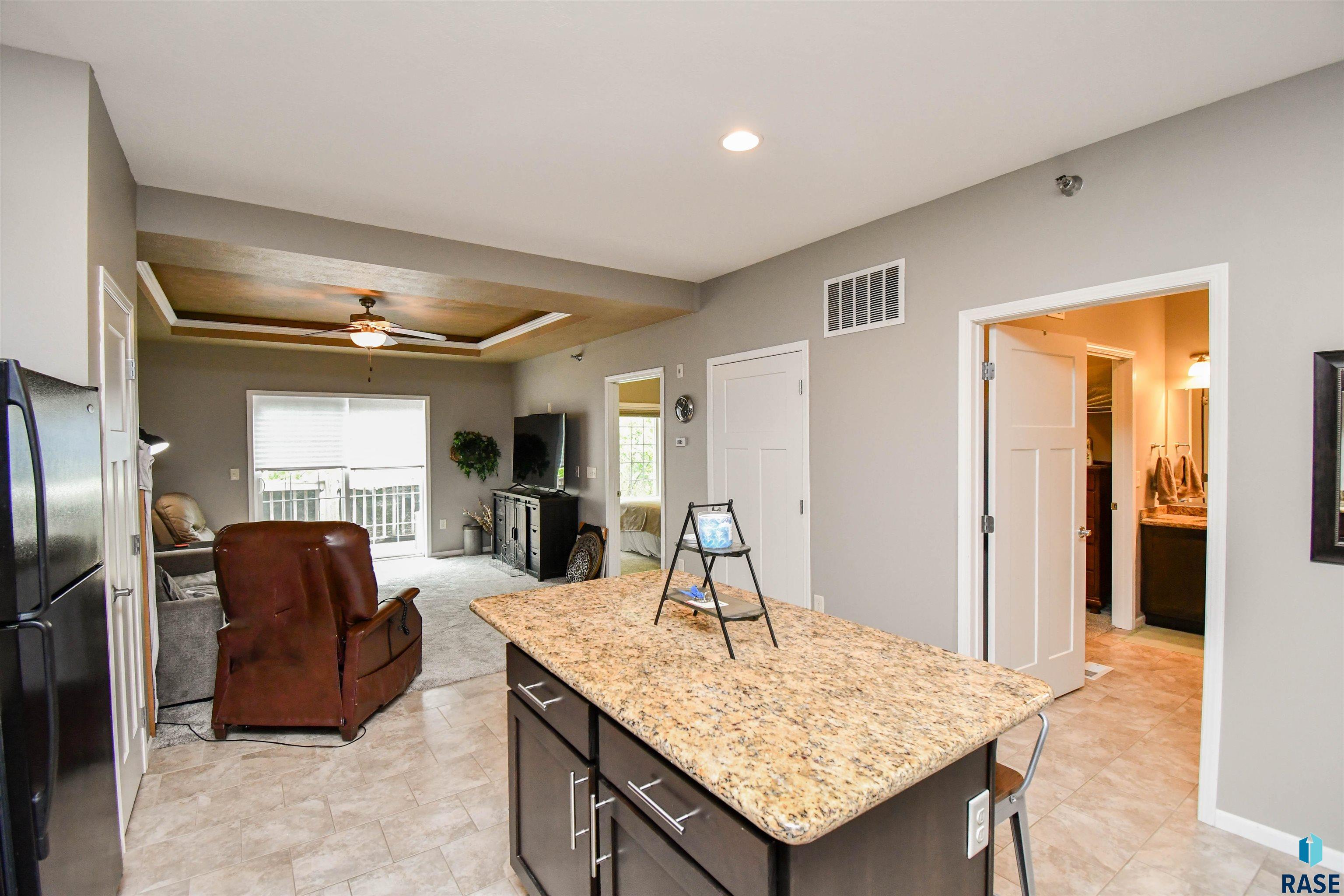 7446 S Louise Ave Ave Avenue #302, Sioux Falls, New Jersey image 8
