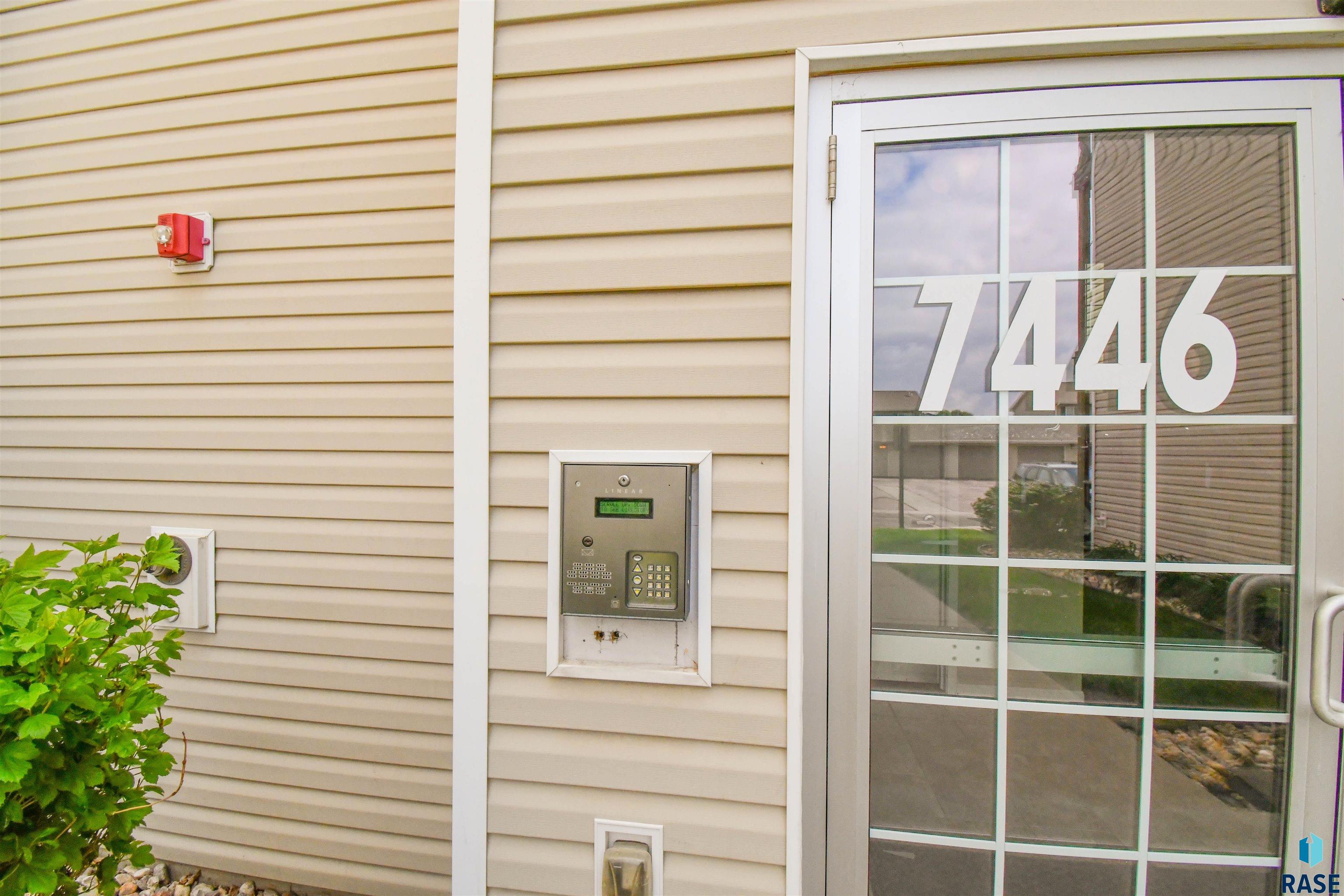 7446 S Louise Ave Ave Avenue #302, Sioux Falls, New Jersey image 2