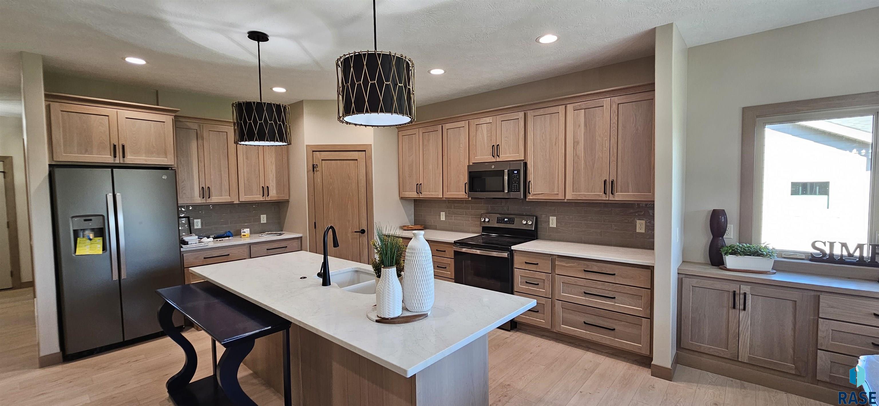 2427 E Joshua Cir Circle, Sioux Falls, New Jersey image 4