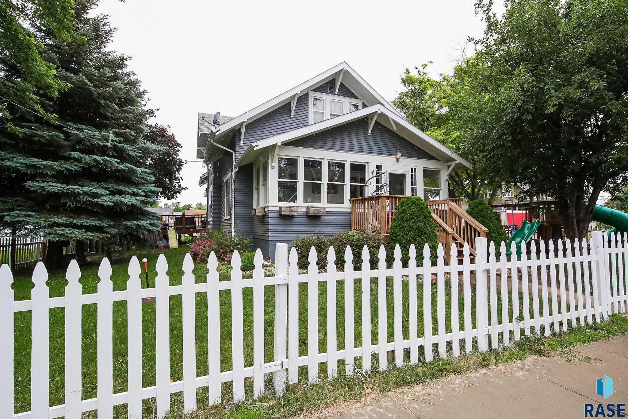 313 S Cedar St Street, Lennox, South Dakota image 2