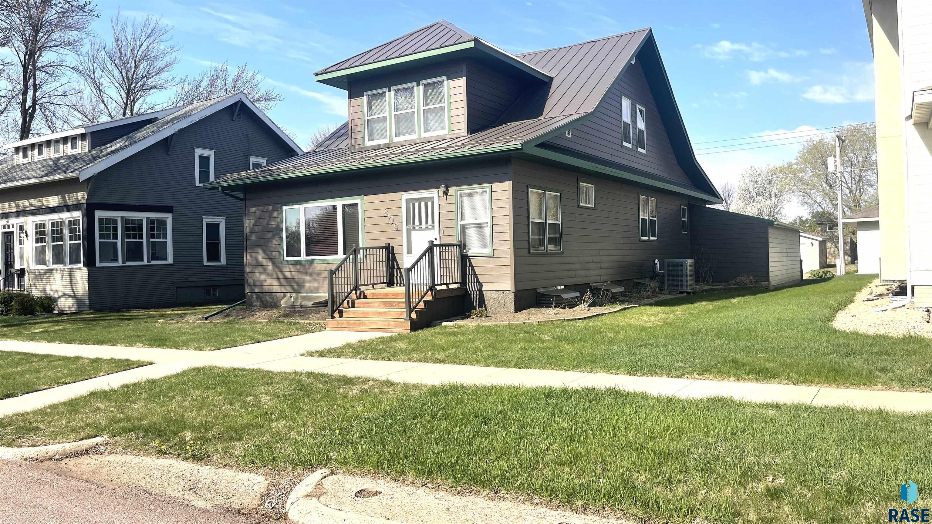 209 S 3rd St Street, Beresford, South Dakota image 2