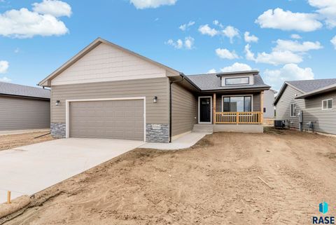 Photo of 5504 E Brennan Dr, Sioux Falls, SD 57110 (MLS # 22505220)