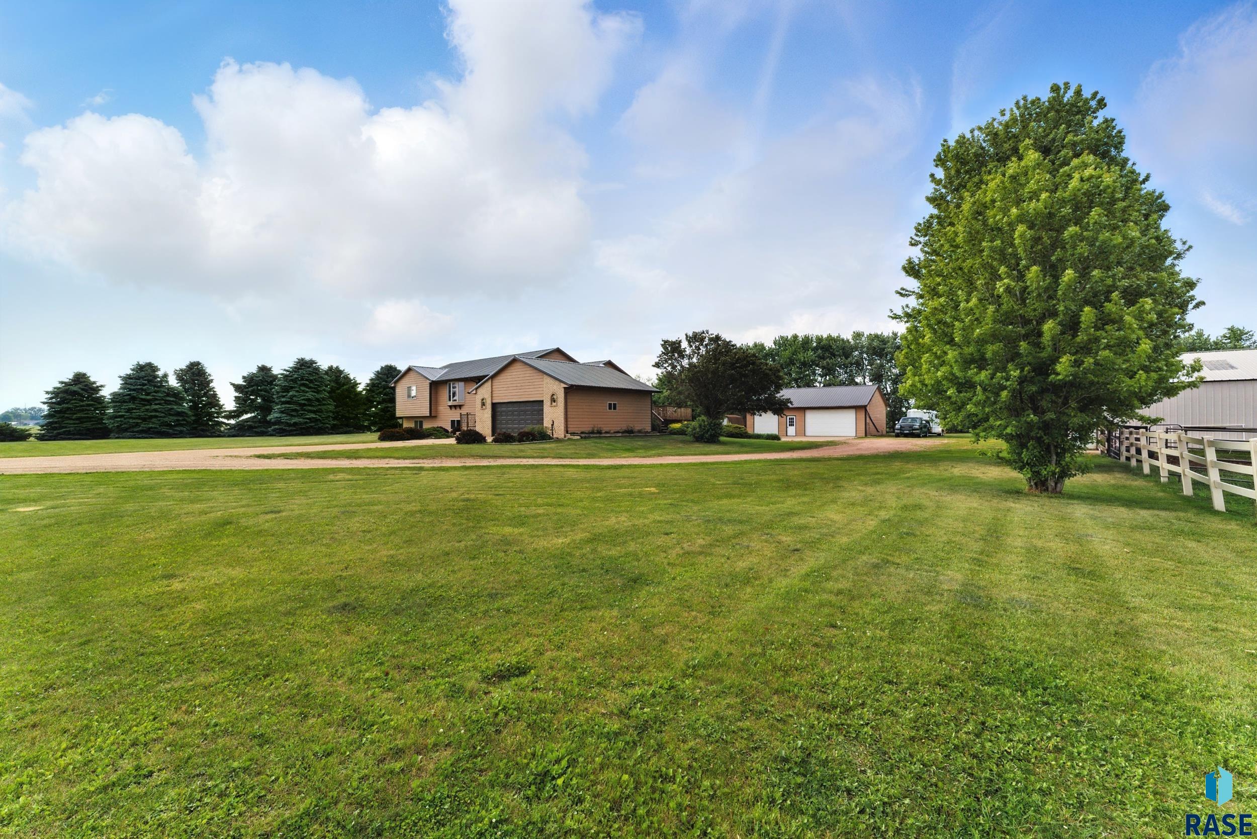 Lennox, South Dakota 57039, United States, 5 Bedrooms Bedrooms, ,3 BathroomsBathrooms,Residential,Active,159976