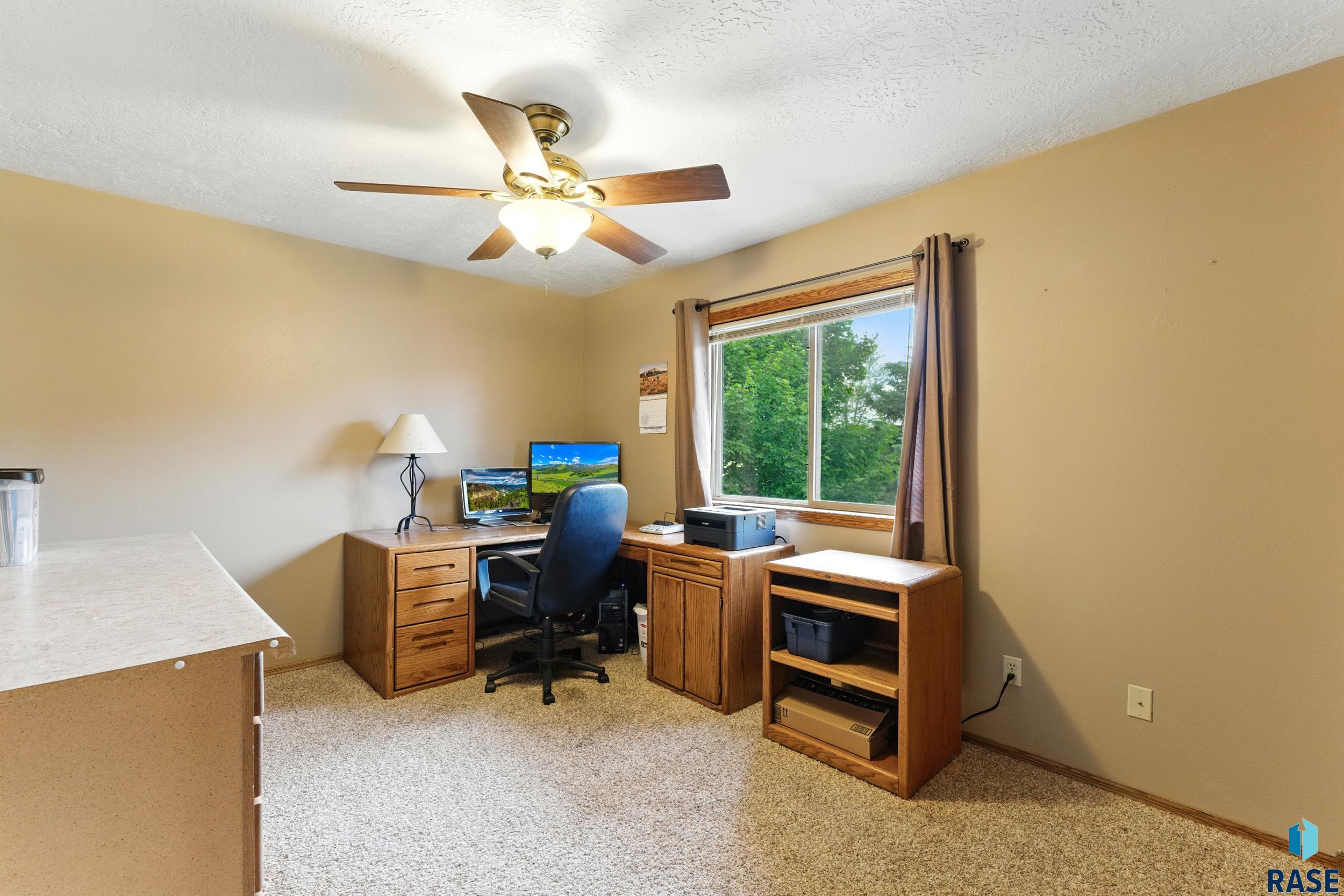 Lennox, South Dakota 57039, United States, 5 Bedrooms Bedrooms, ,3 BathroomsBathrooms,Residential,Active,159976