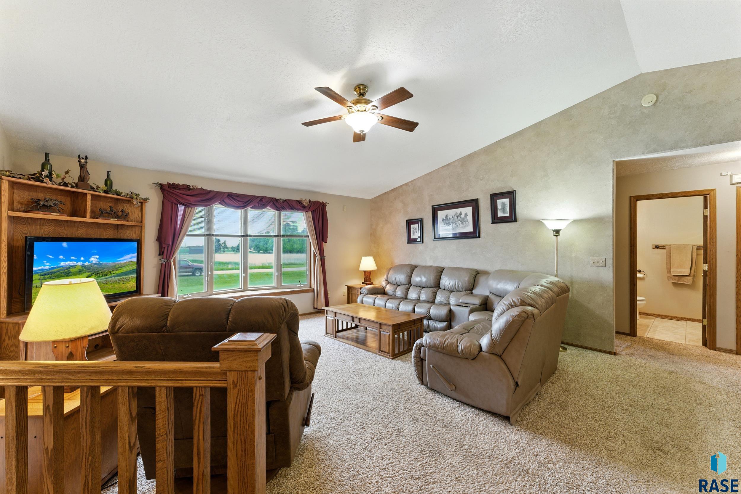 Lennox, South Dakota 57039, United States, 5 Bedrooms Bedrooms, ,3 BathroomsBathrooms,Residential,Active,159976