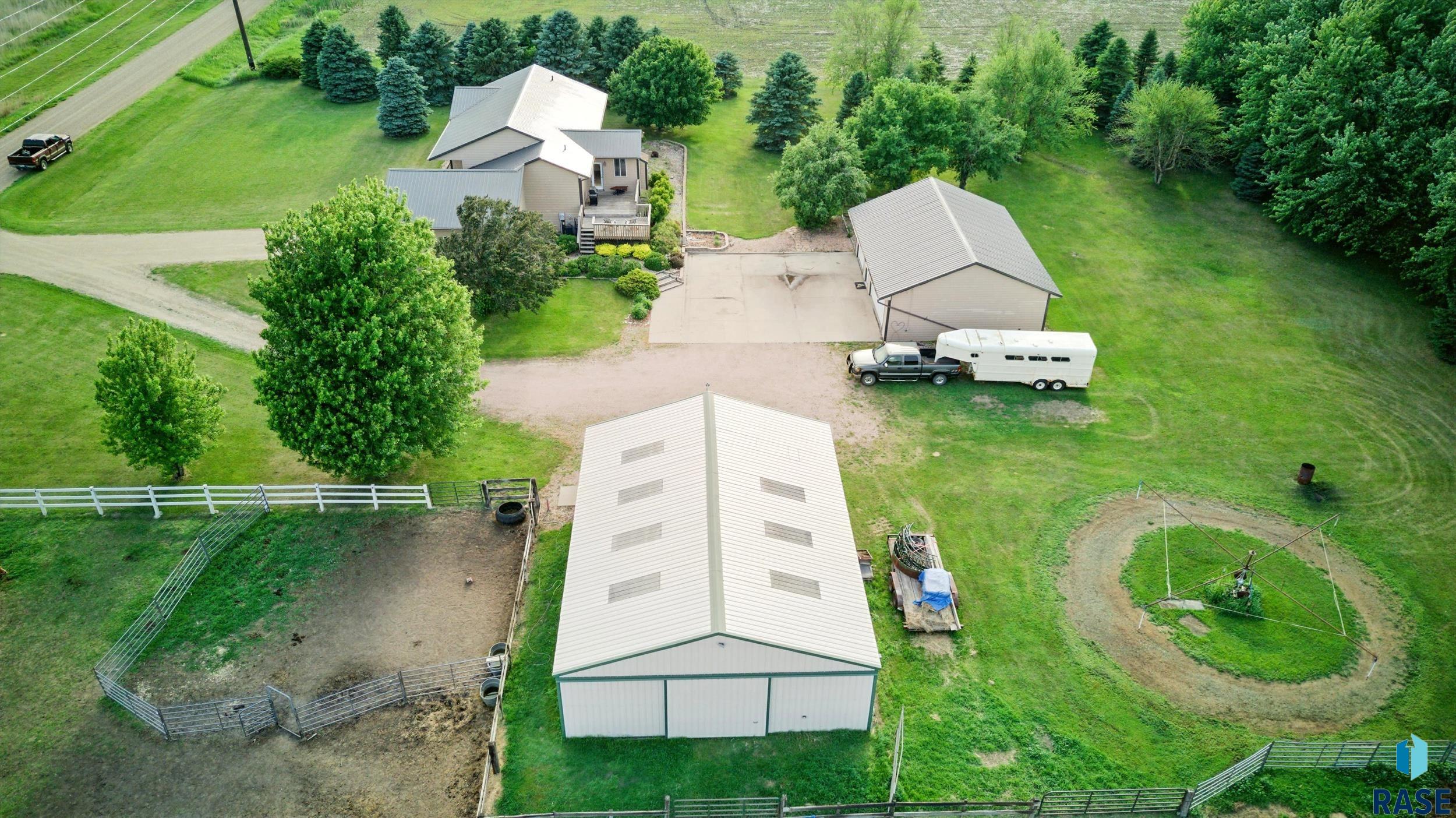 Lennox, South Dakota 57039, United States, 5 Bedrooms Bedrooms, ,3 BathroomsBathrooms,Residential,Active,159976