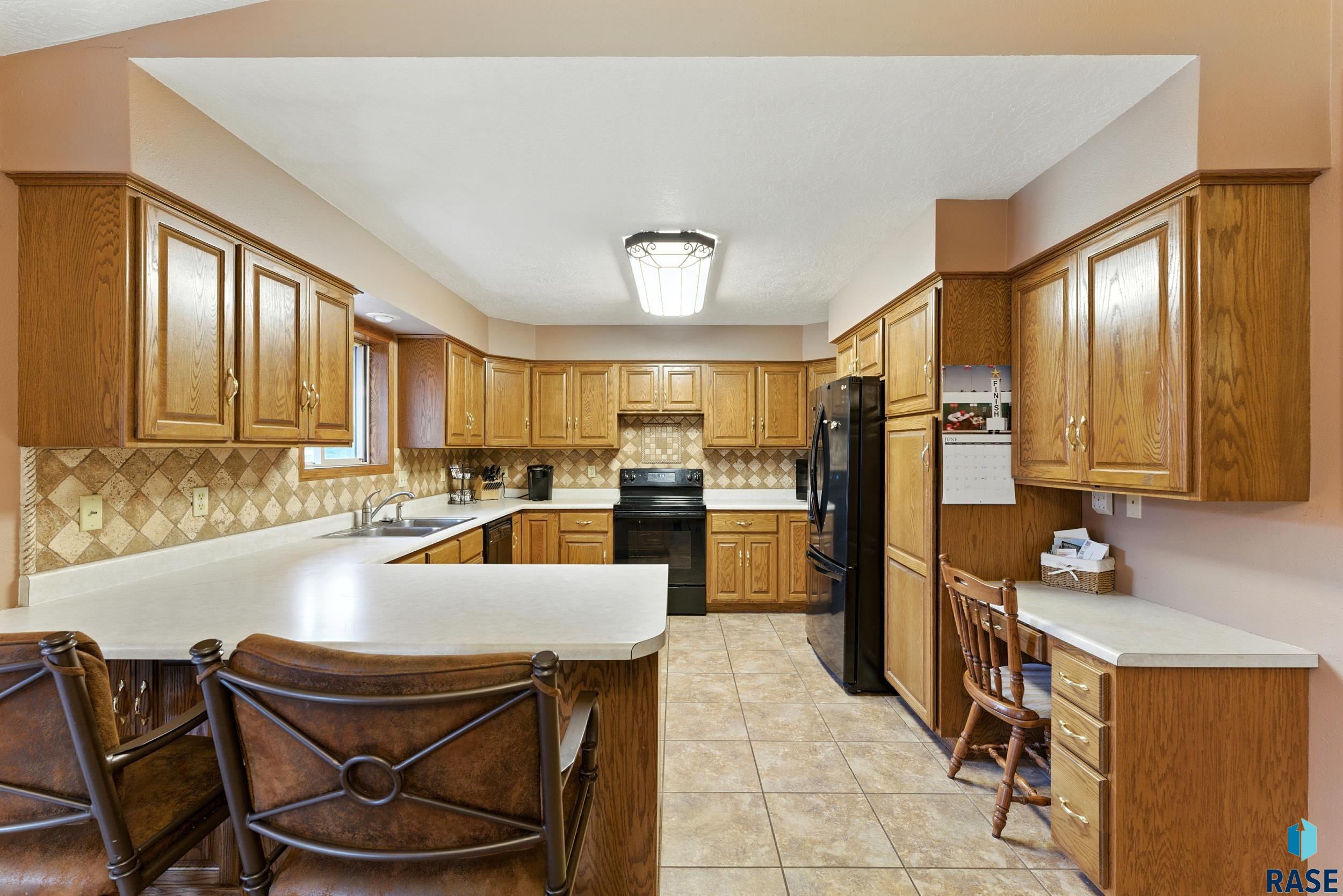 Lennox, South Dakota 57039, United States, 5 Bedrooms Bedrooms, ,3 BathroomsBathrooms,Residential,Active,159976