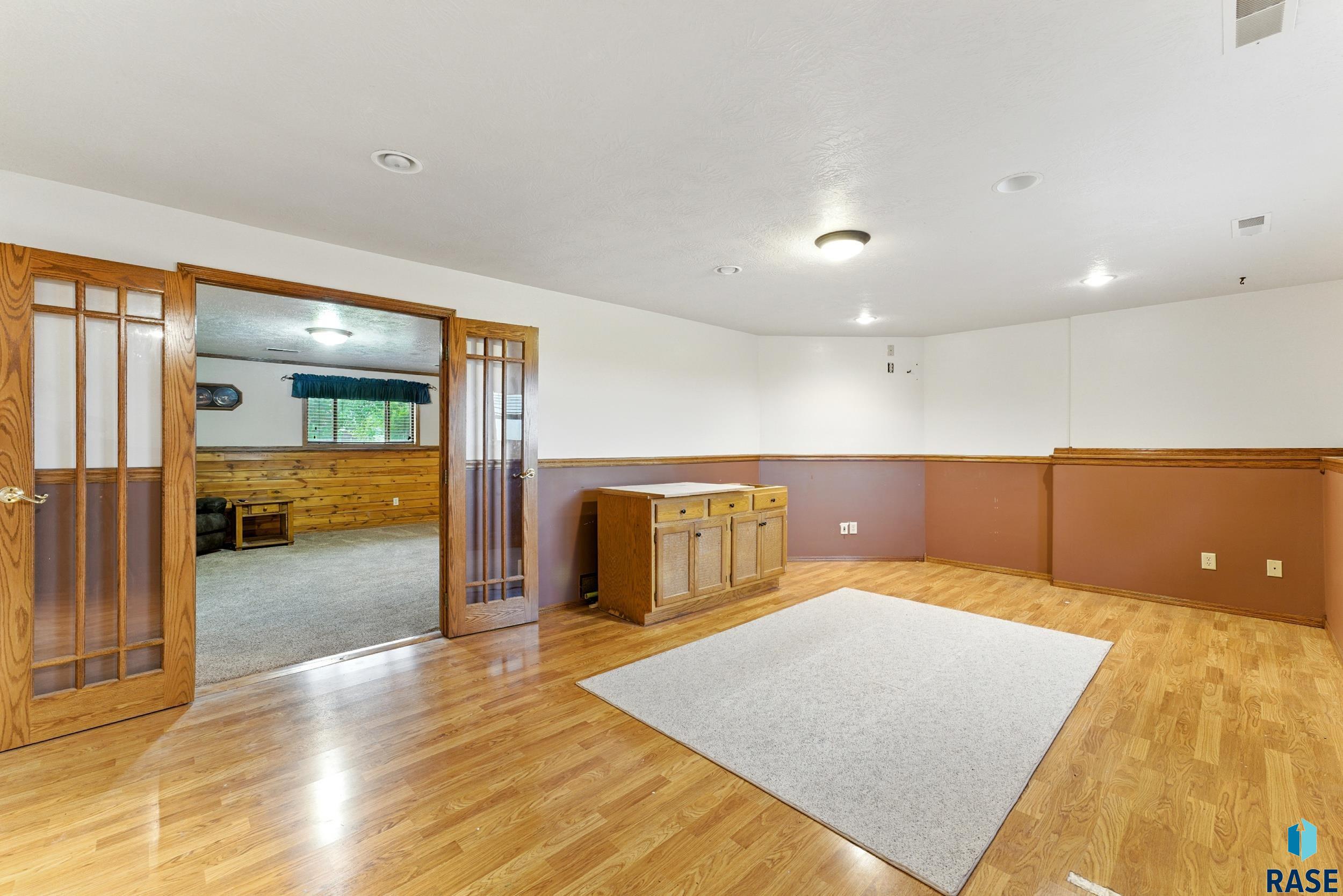 Lennox, South Dakota 57039, United States, 5 Bedrooms Bedrooms, ,3 BathroomsBathrooms,Residential,Active,159976