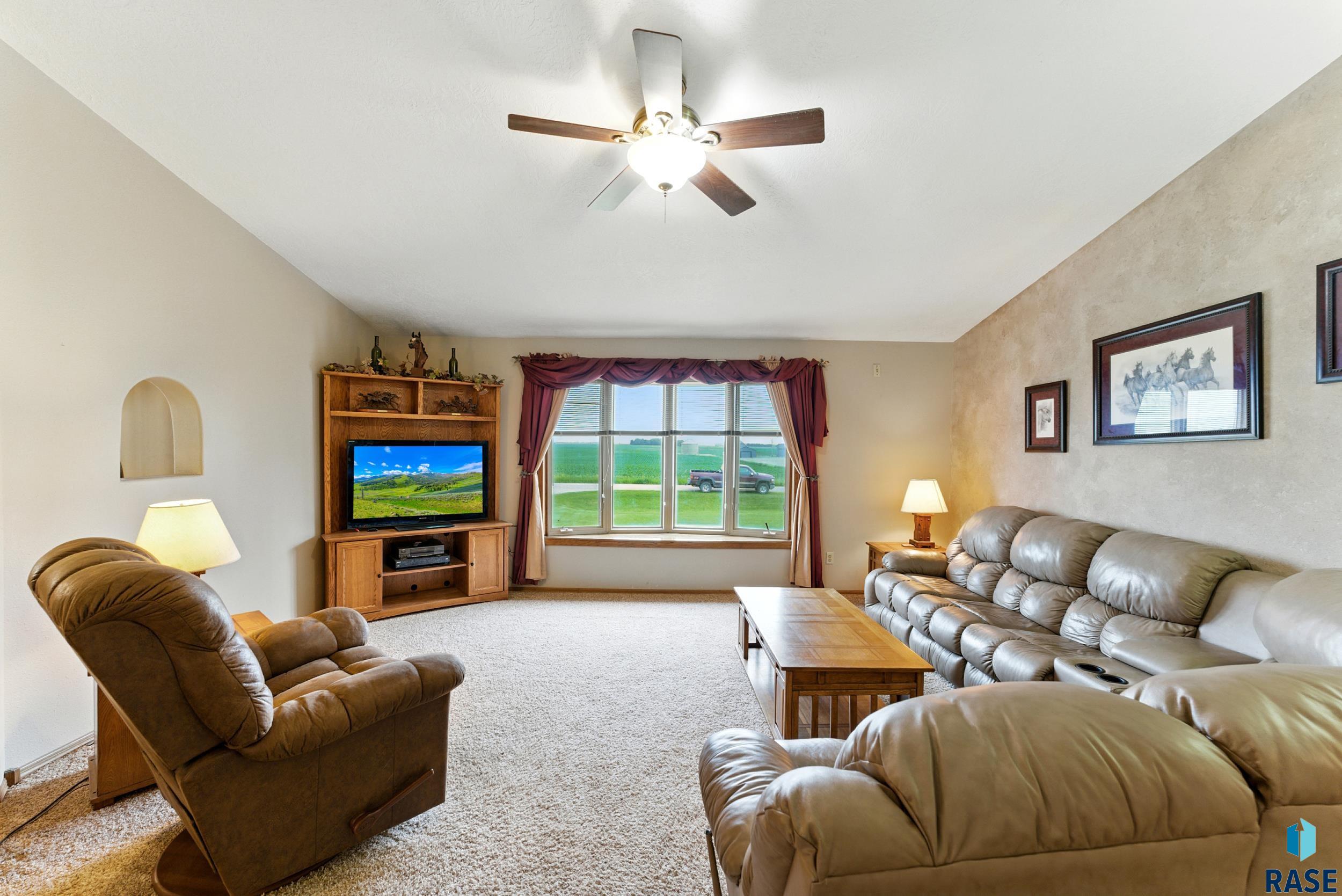 Lennox, South Dakota 57039, United States, 5 Bedrooms Bedrooms, ,3 BathroomsBathrooms,Residential,Active,159976