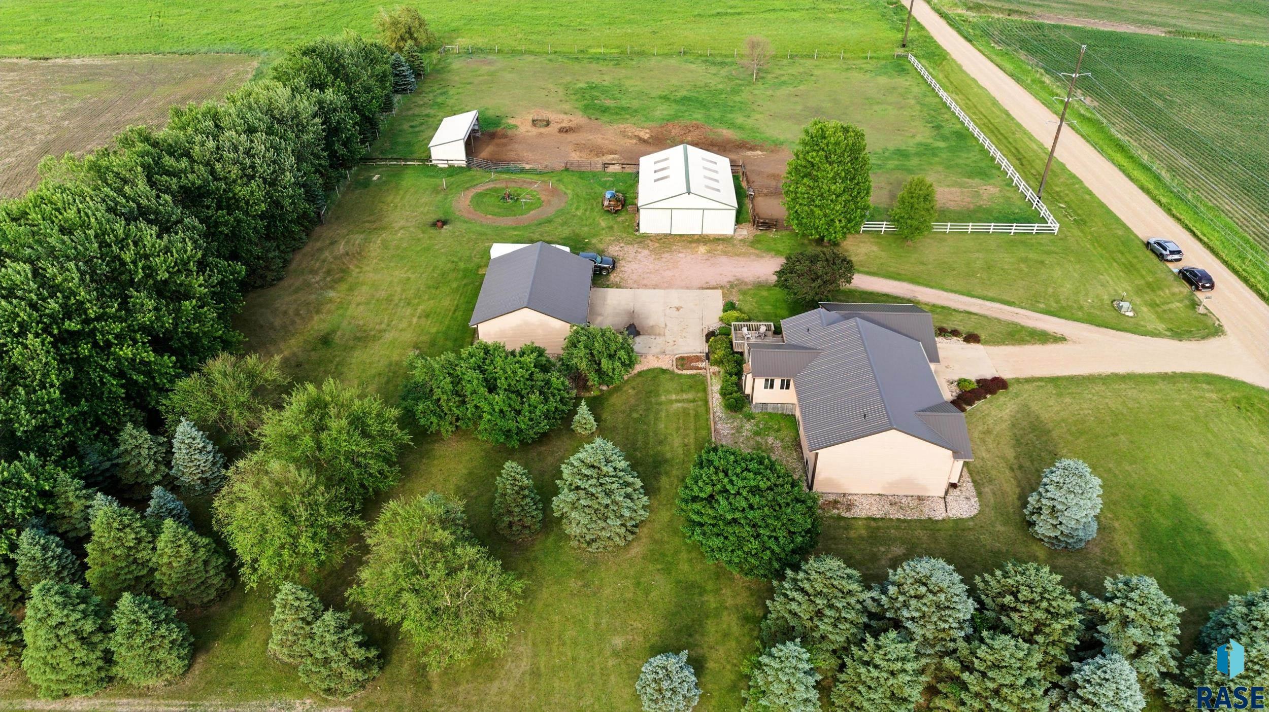 Lennox, South Dakota 57039, United States, 5 Bedrooms Bedrooms, ,3 BathroomsBathrooms,Residential,Active,159976