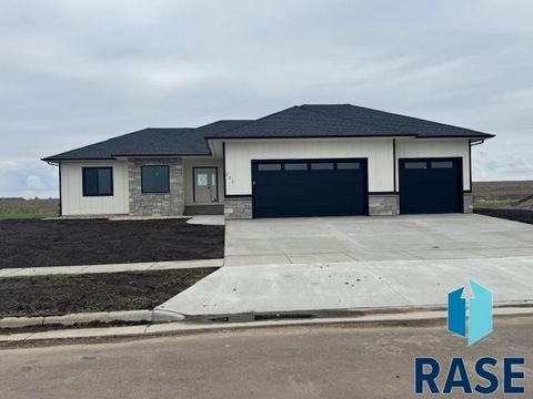 Homes For Sale - 302 W 17th Street<br/> Dell Rapids, SD 57022