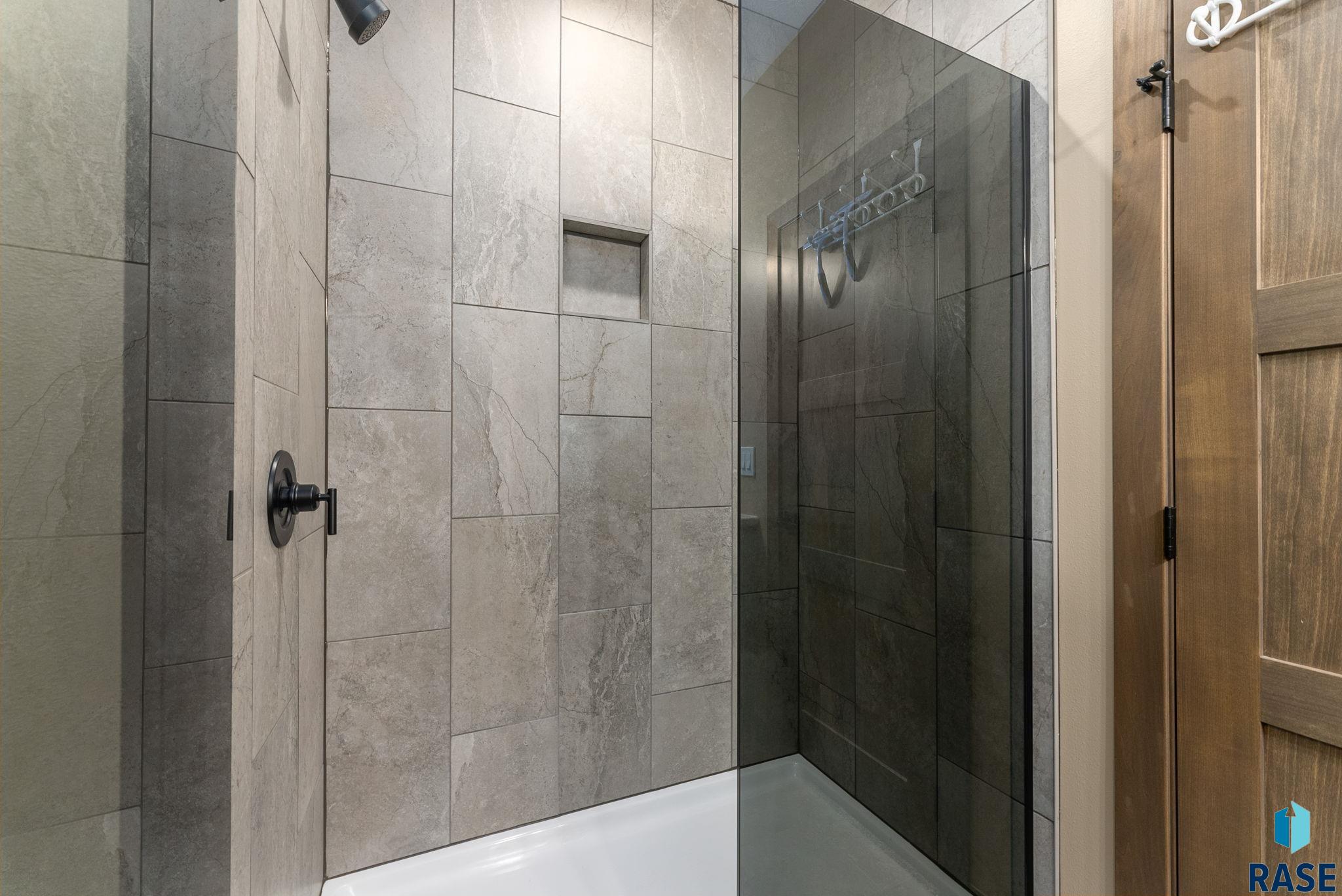 Sioux Falls, South Dakota 57108, United States, 5 Bedrooms Bedrooms, ,3 BathroomsBathrooms,Residential,Active,114035