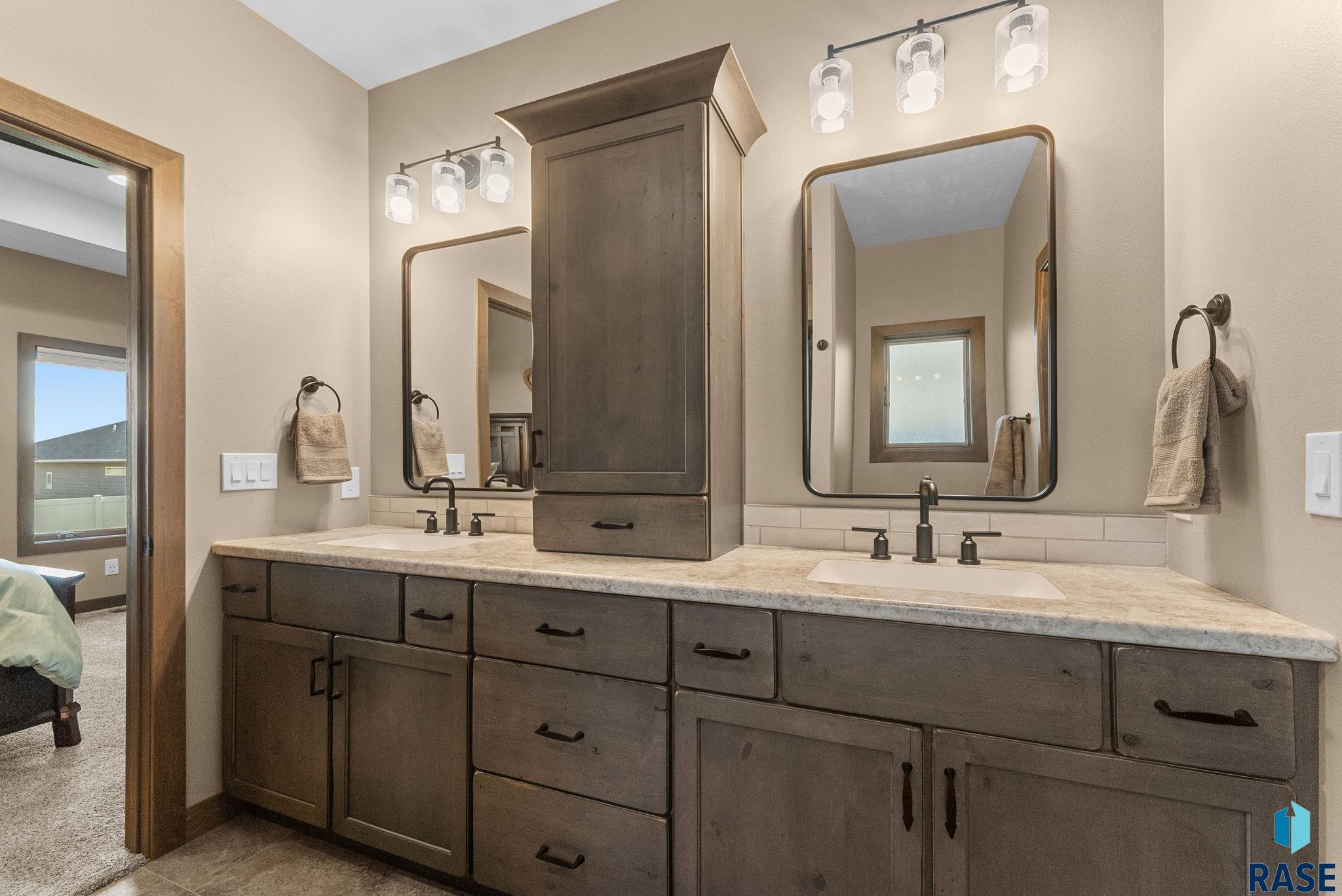 Sioux Falls, South Dakota 57108, United States, 5 Bedrooms Bedrooms, ,3 BathroomsBathrooms,Residential,Active,114035