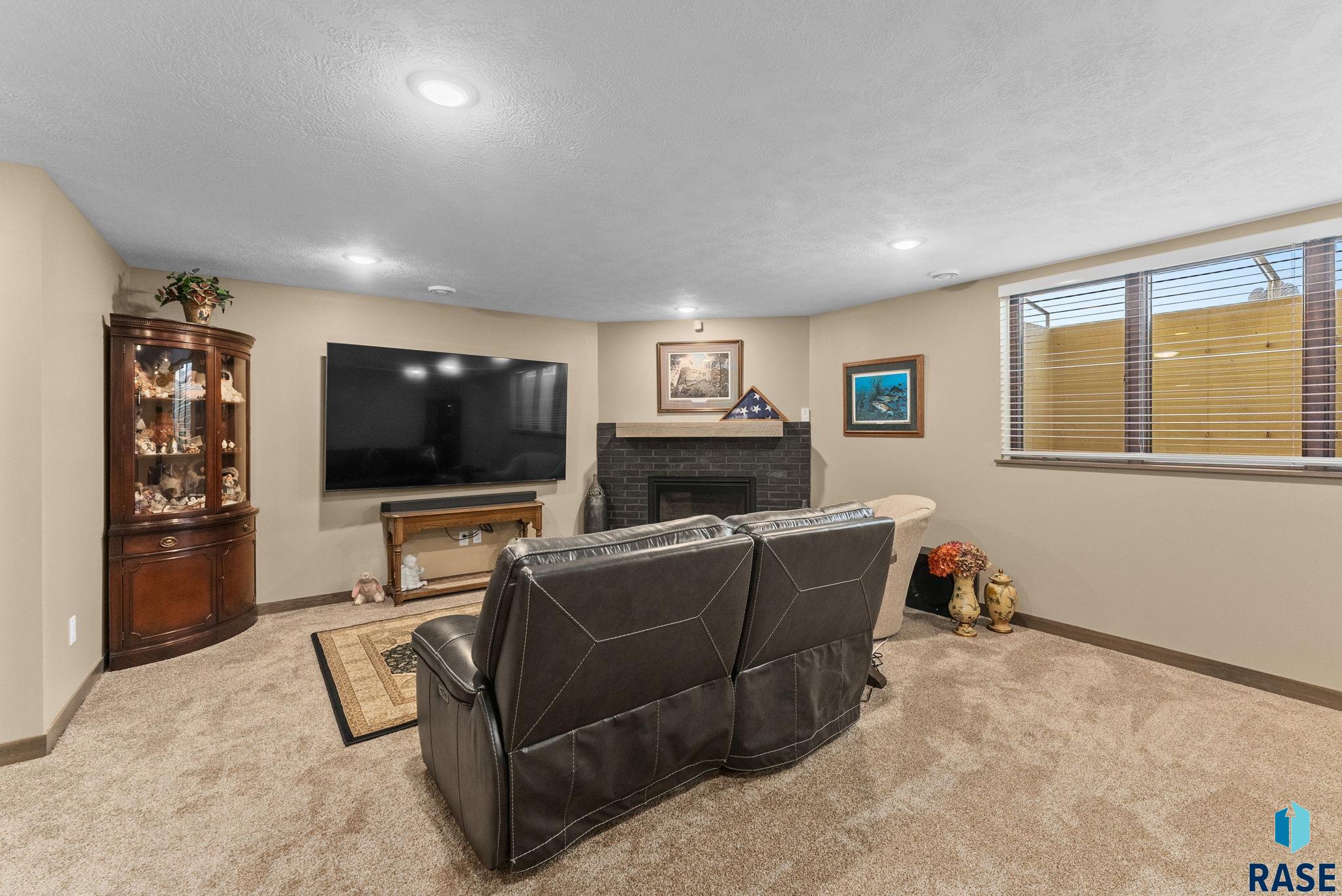 Sioux Falls, South Dakota 57108, United States, 5 Bedrooms Bedrooms, ,3 BathroomsBathrooms,Residential,Active,114035