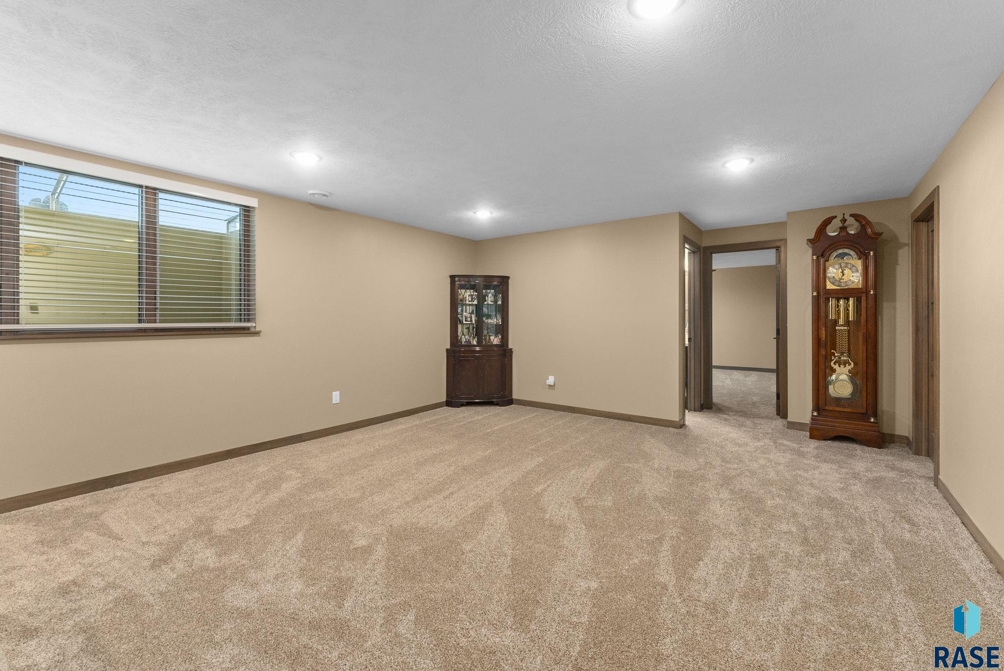 Sioux Falls, South Dakota 57108, United States, 5 Bedrooms Bedrooms, ,3 BathroomsBathrooms,Residential,Active,114035