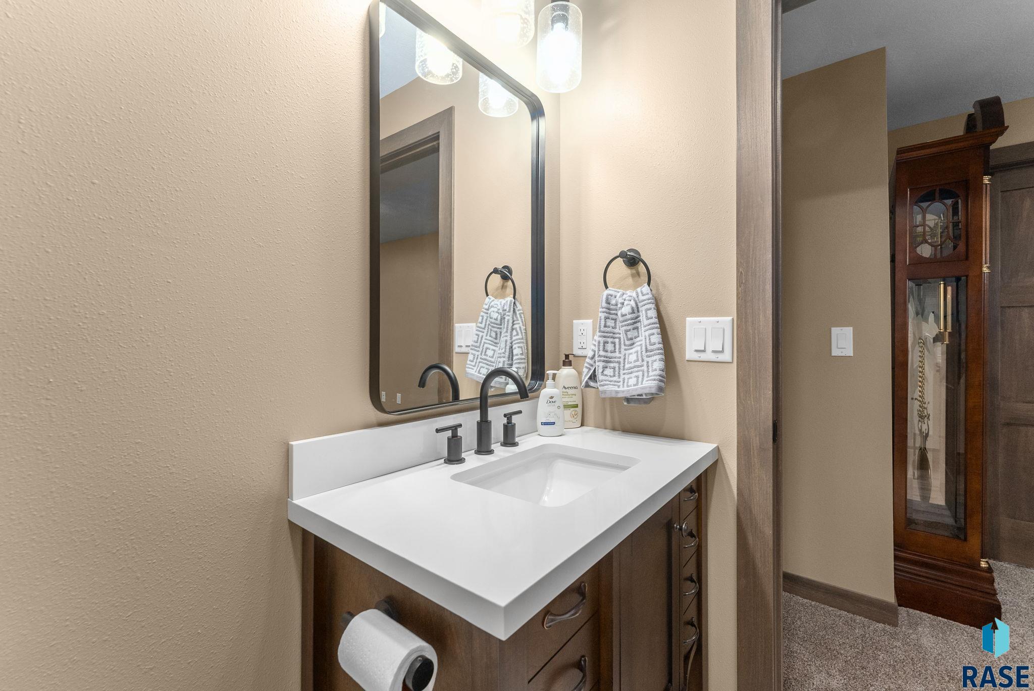 Sioux Falls, South Dakota 57108, United States, 5 Bedrooms Bedrooms, ,3 BathroomsBathrooms,Residential,Active,114035