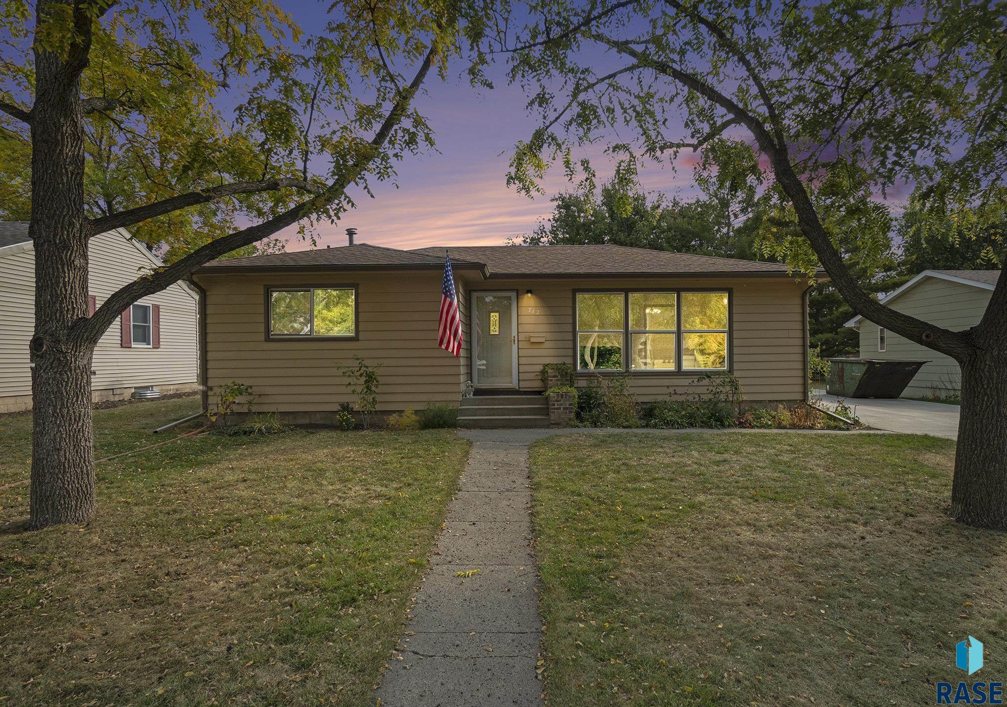 712 N Summit Ave Avenue, Madison, South Dakota image 1