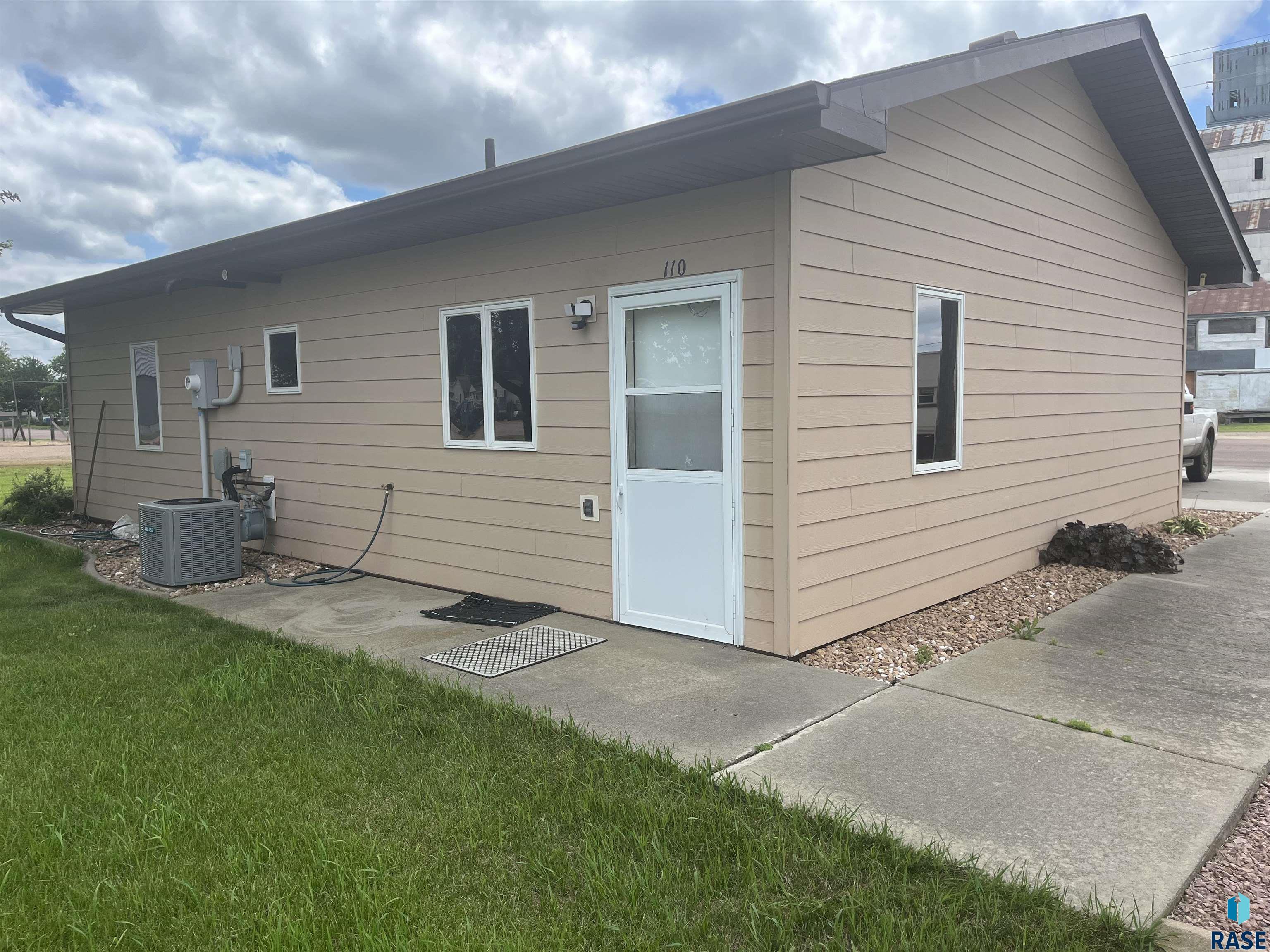 Salem, South Dakota 57058, United States, ,Commercial,Active,205936