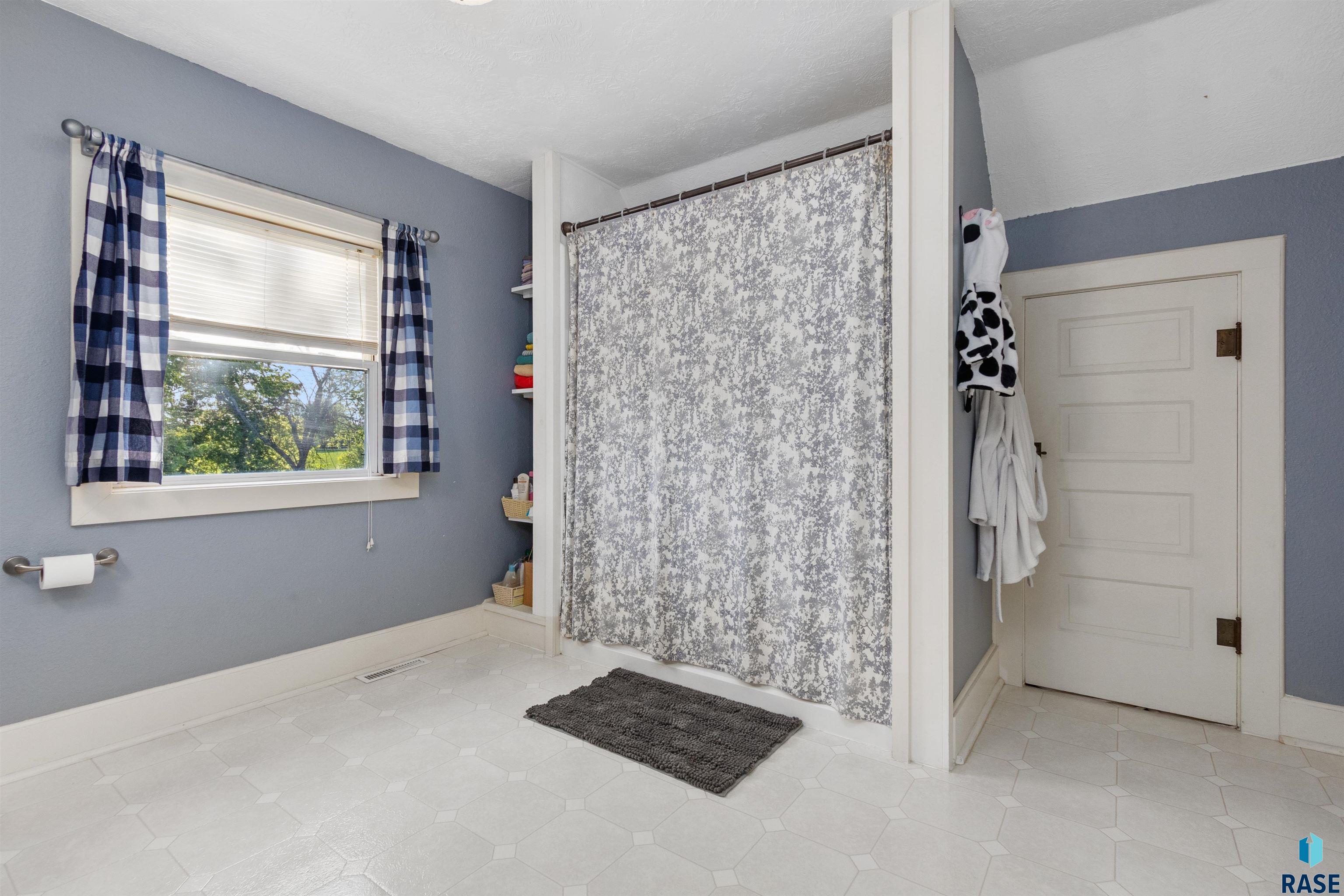 811 N Cedar St Street, Canton, New Jersey image 11