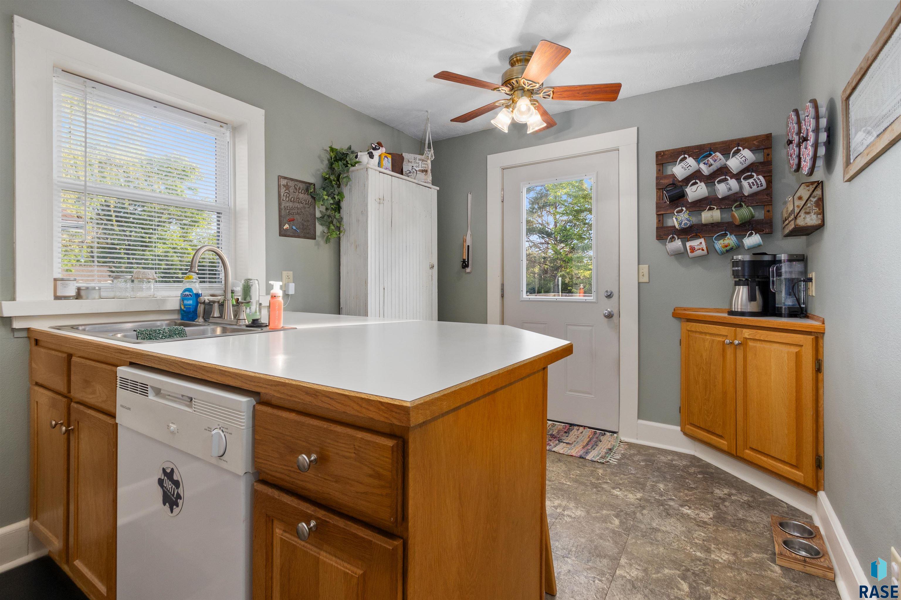 811 N Cedar St Street, Canton, New Jersey image 7