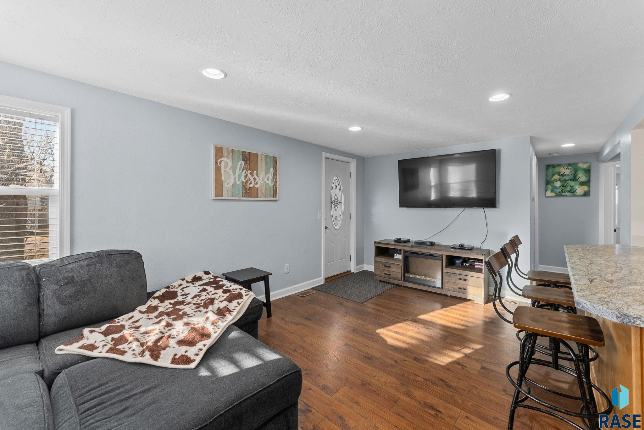 504 Southside Ave Avenue, Valley Springs, South Dakota image 4