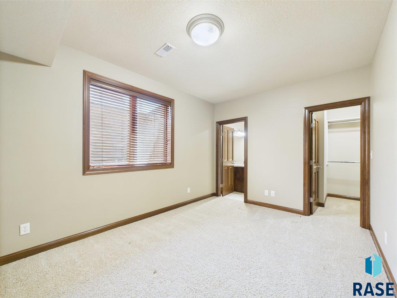 6204 S Doral Trl Trail, Sioux Falls, New Jersey image 40