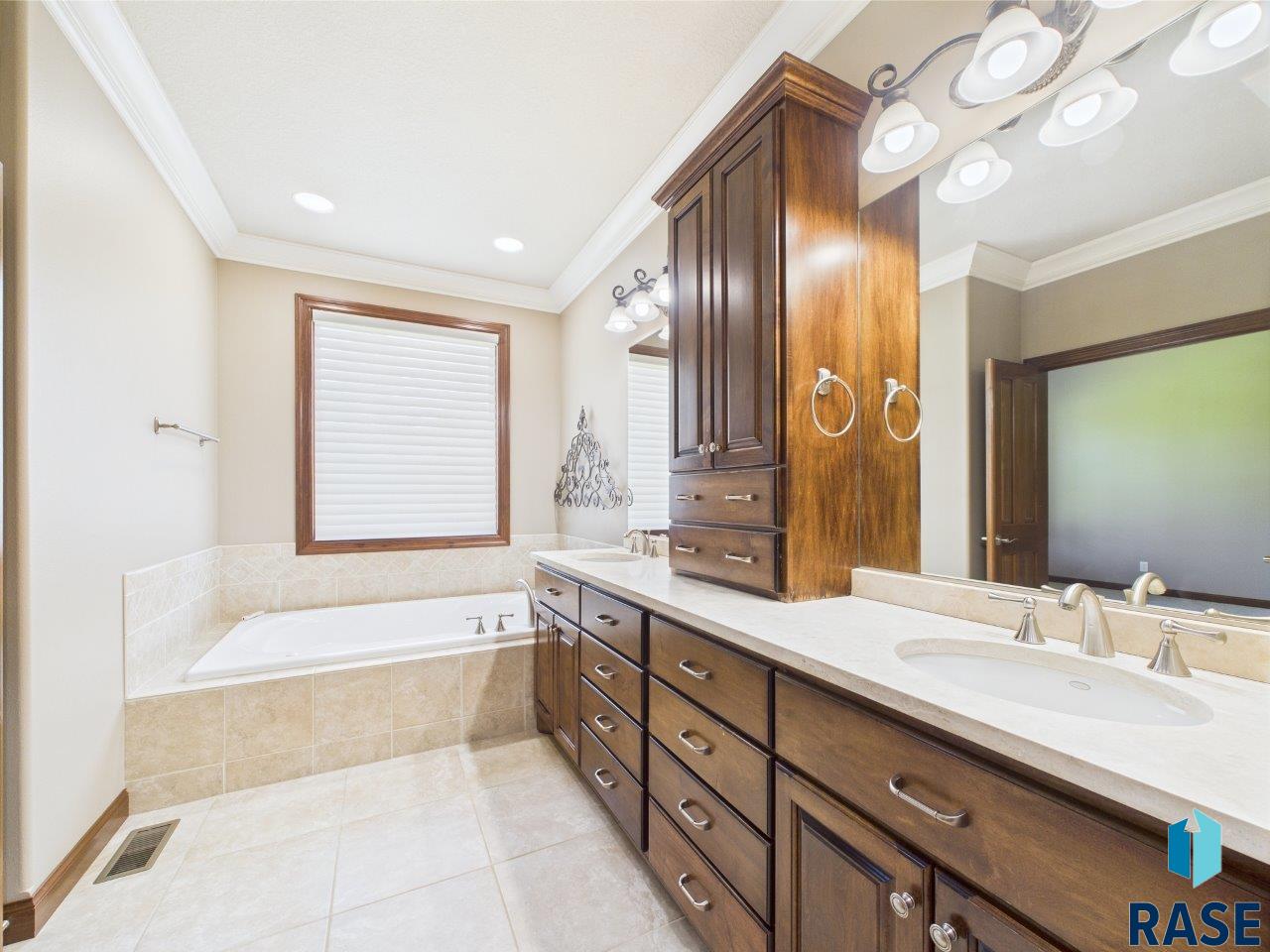 6204 S Doral Trl Trail, Sioux Falls, New Jersey image 33