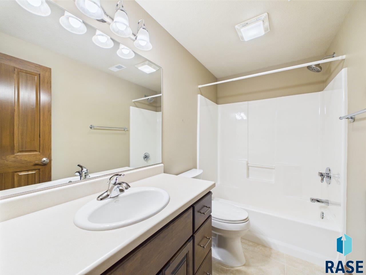6204 S Doral Trl Trail, Sioux Falls, New Jersey image 41