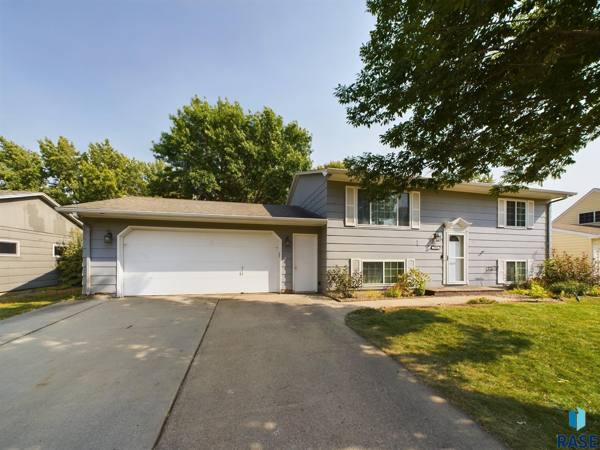 5504 S Danberry Dr Drive, Sioux Falls, South Dakota image 1