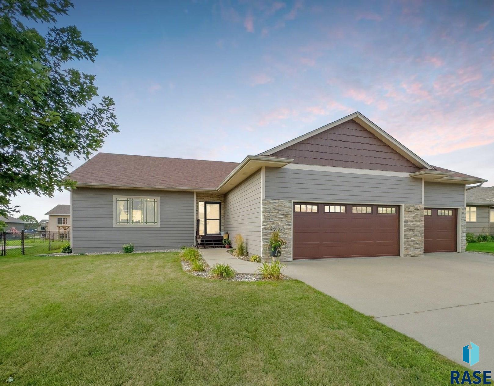 2605 E Sunflower St Street, Brandon, South Dakota image 1