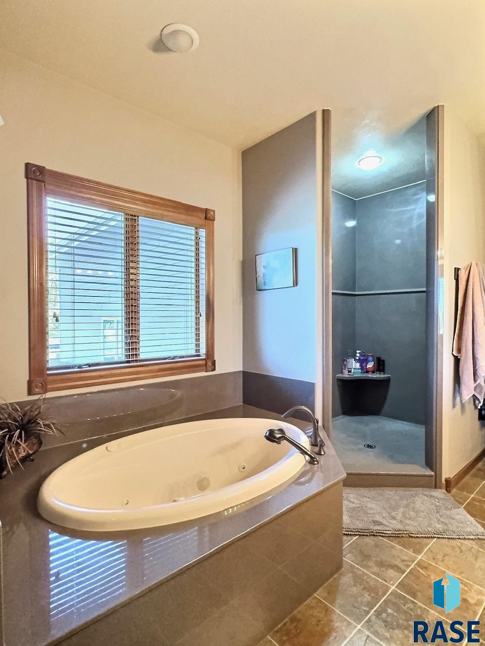2404 Dean Dr Drive, Mitchell, South Dakota image 38