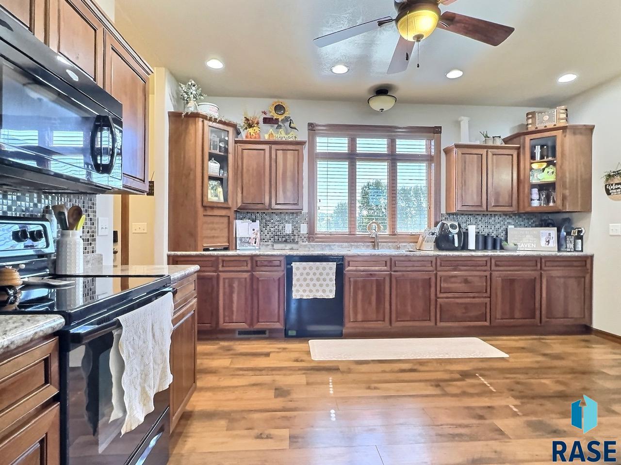 2404 Dean Dr Drive, Mitchell, South Dakota image 29