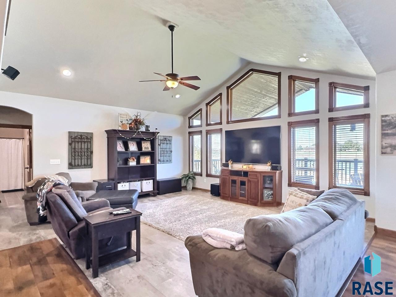 2404 Dean Dr Drive, Mitchell, South Dakota image 32