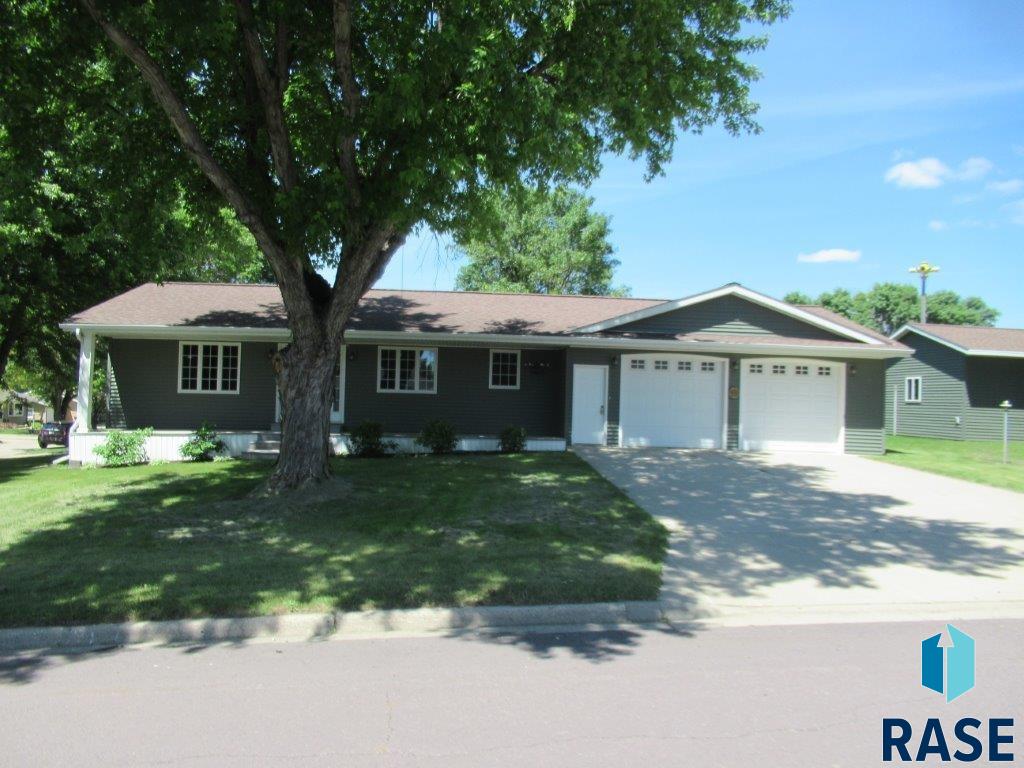 206 W 7th St Street, Adrian, Minnesota image 1
