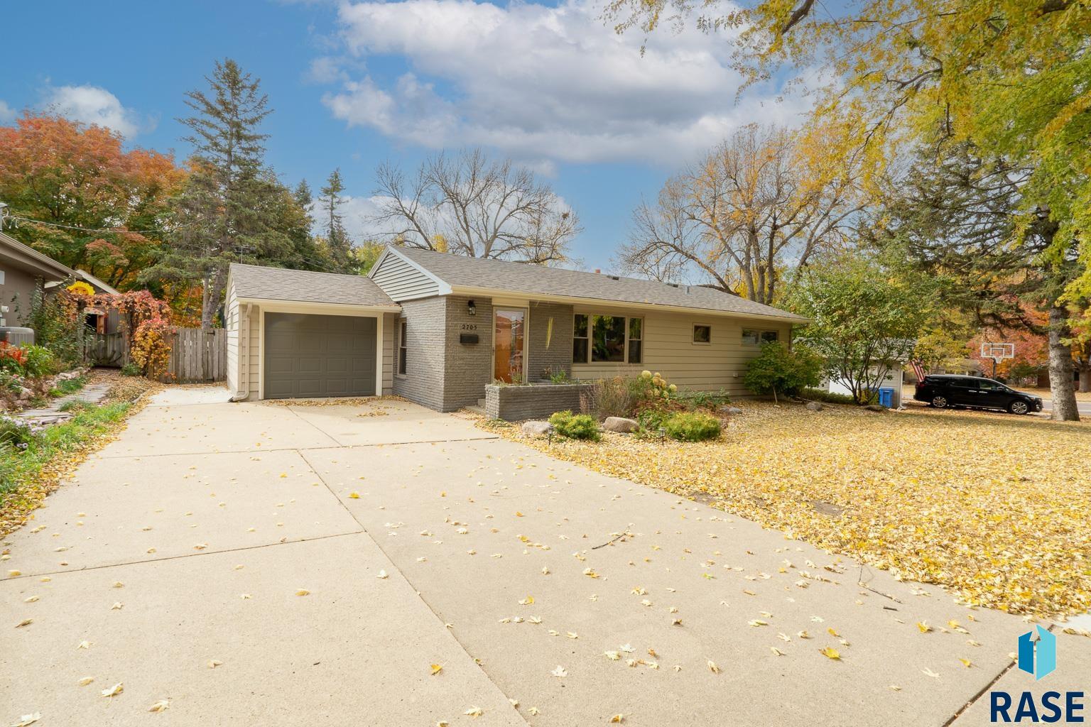 2705 W Wood Dr Drive, Sioux Falls, South Dakota image 4