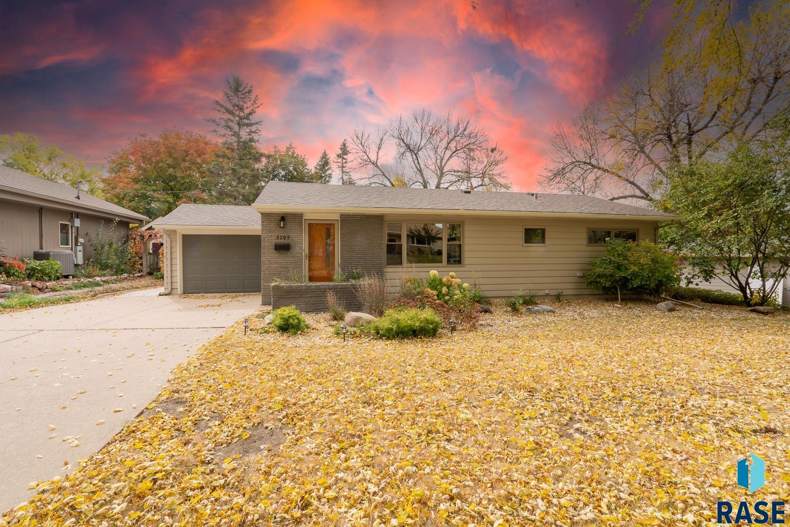 2705 W Wood Dr Drive, Sioux Falls, South Dakota image 1