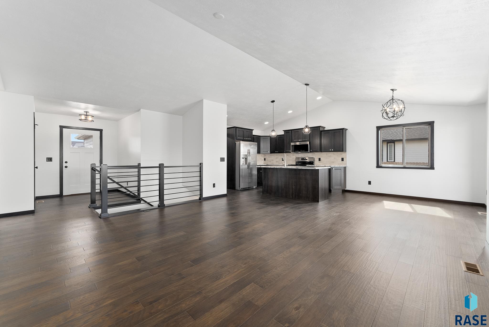 Harrisburg, South Dakota 57032, United States, 5 Bedrooms Bedrooms, ,3 BathroomsBathrooms,Residential,Active,169312