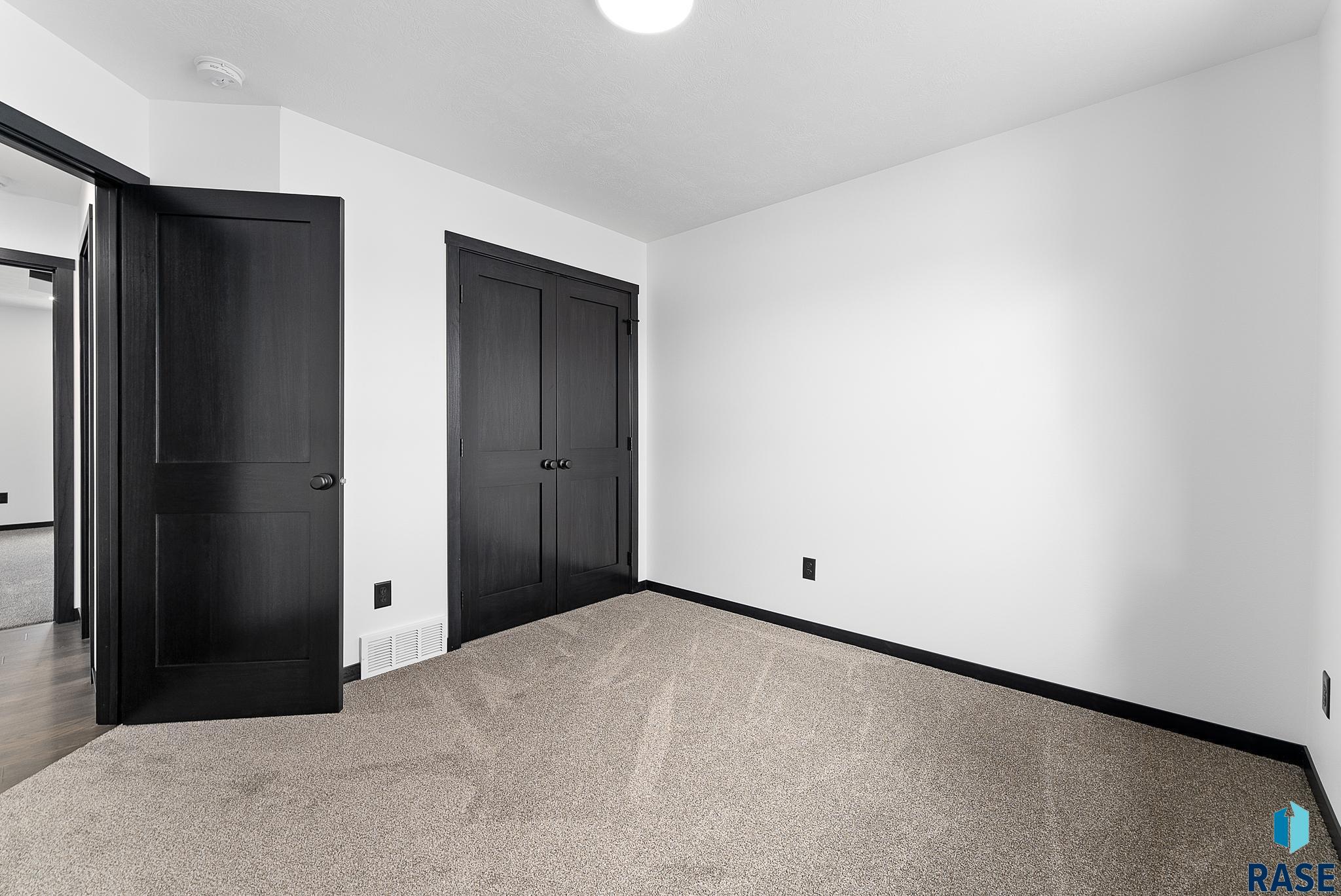 Harrisburg, South Dakota 57032, United States, 5 Bedrooms Bedrooms, ,3 BathroomsBathrooms,Residential,Active,169312